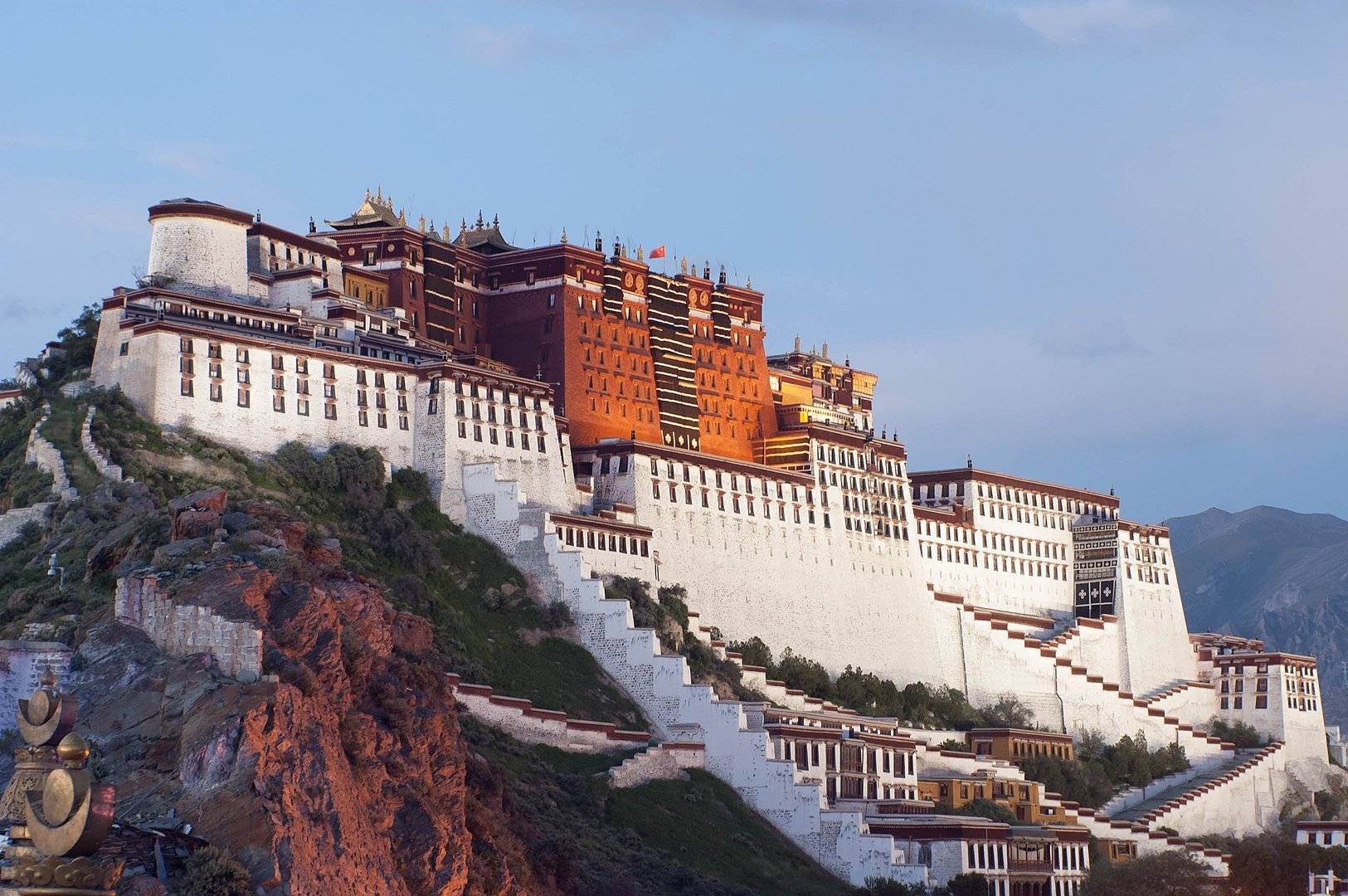 Vuelo a Gongkar y viaje a Lhasa