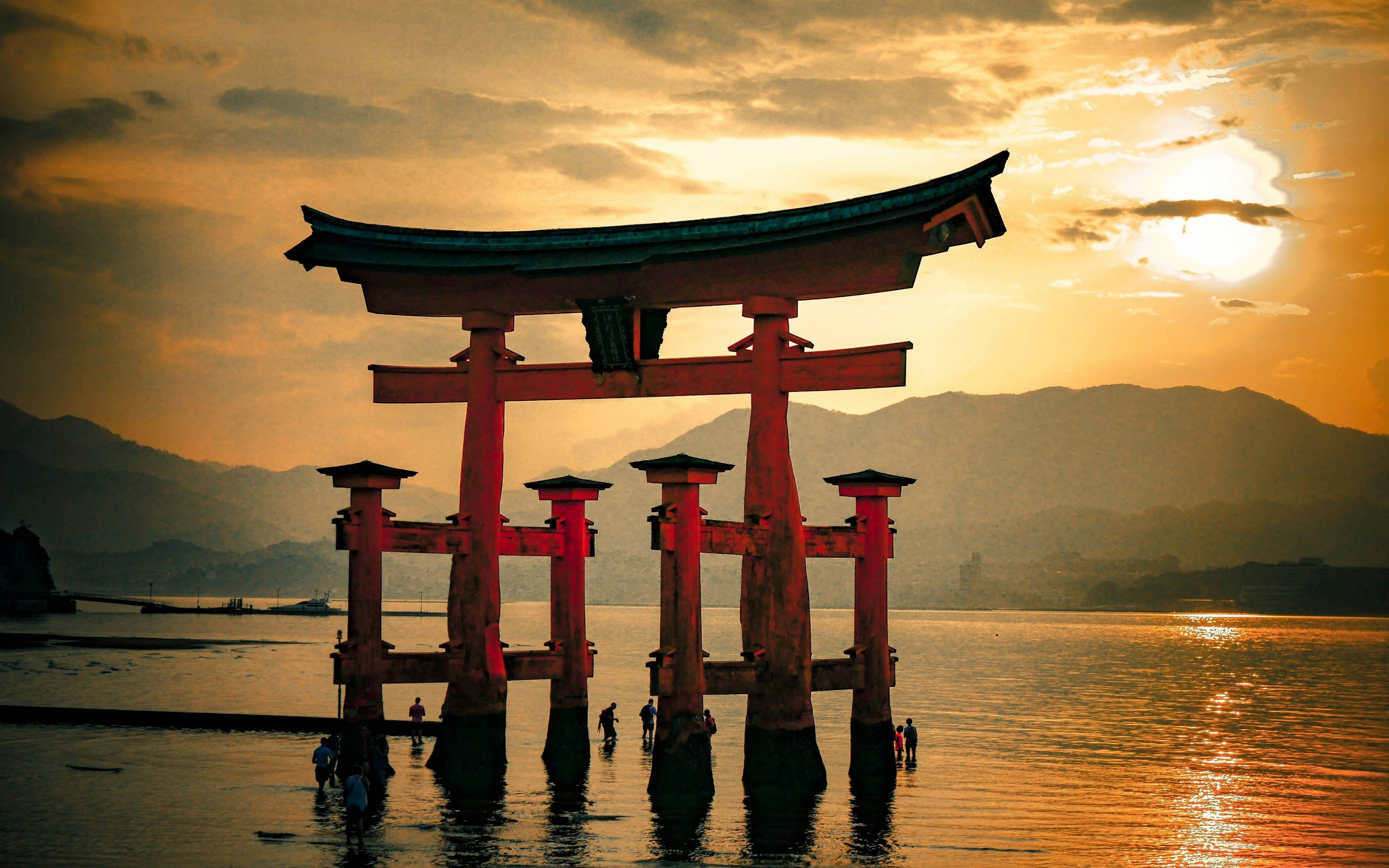 Amor y Paz, Un Día en Hiroshima y Miyajima