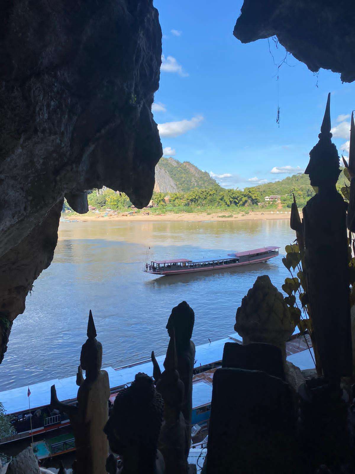 Rückfahrt nach Luang Prabang: Stämme, Kunsthandwerk und Pak-Ou-Höhlen