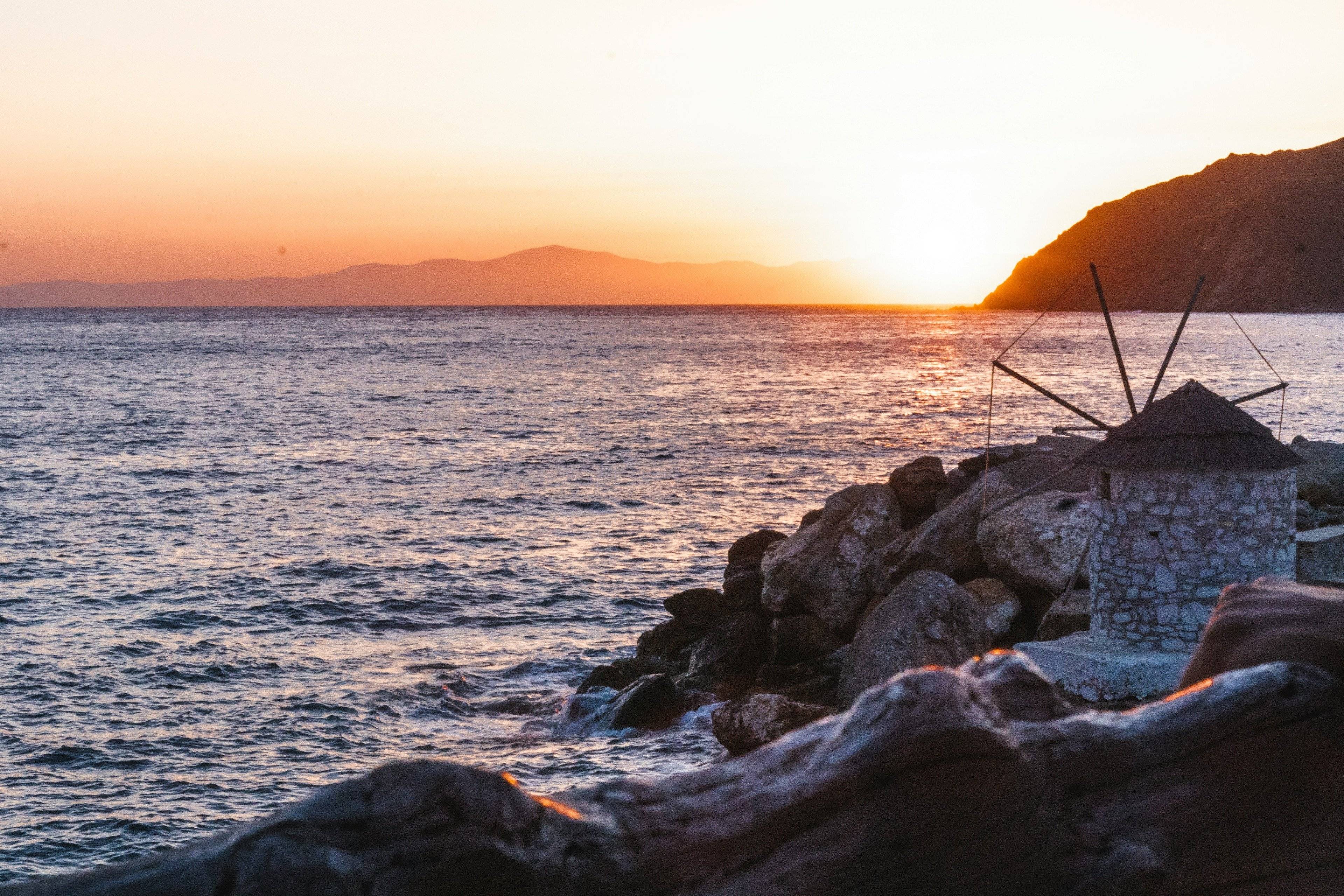 Un affascinante viaggio ai confini del mondo: Amorgos e Sifnos