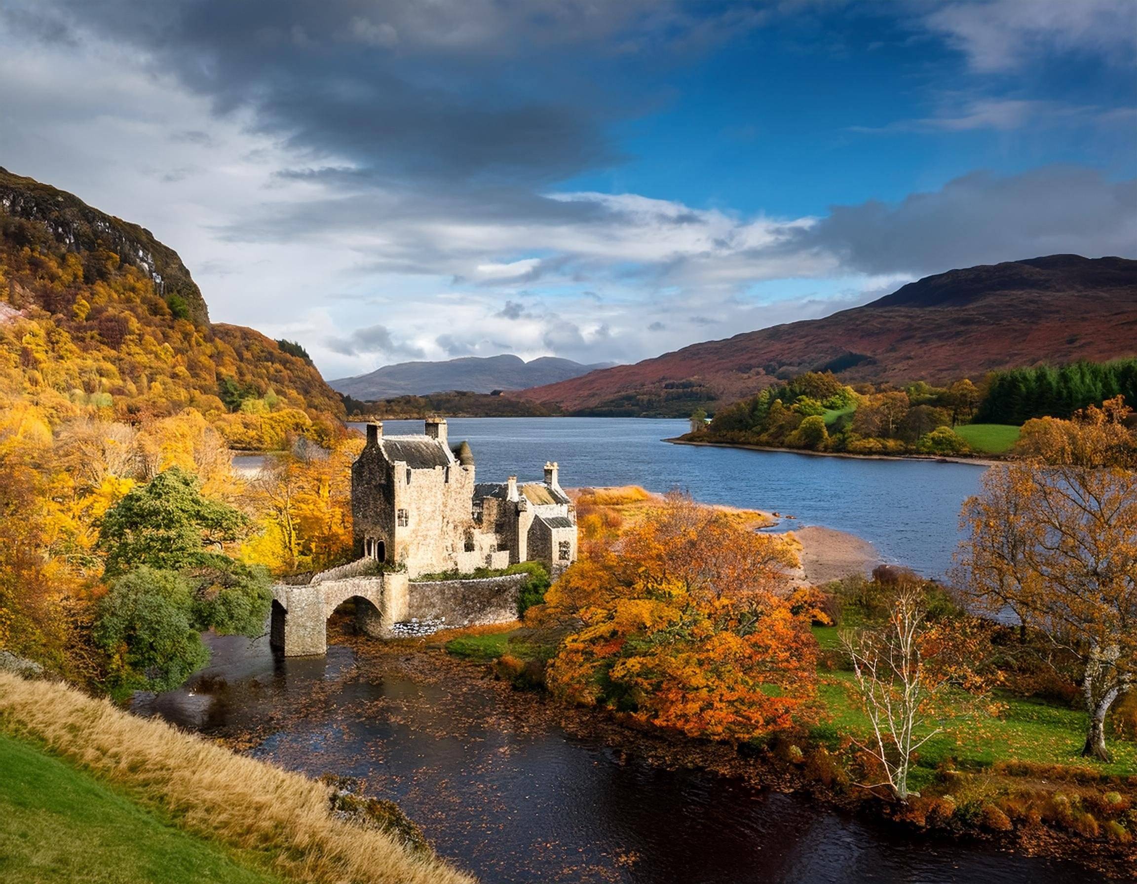 Von Edinburgh zu den Highlands, zwischen Burgen, Whisky und atemberaubenden Landschaften