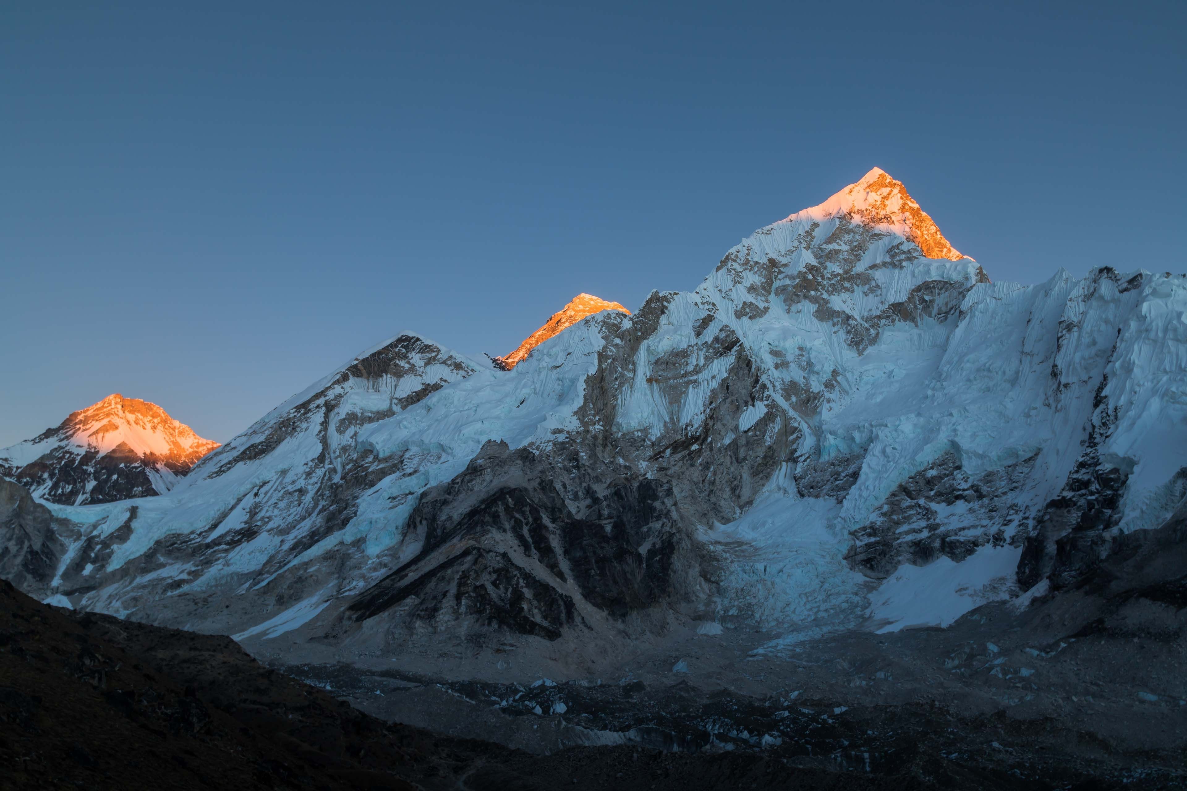 Everest Basiskamp Trek: Reis naar de Top van de Wereld