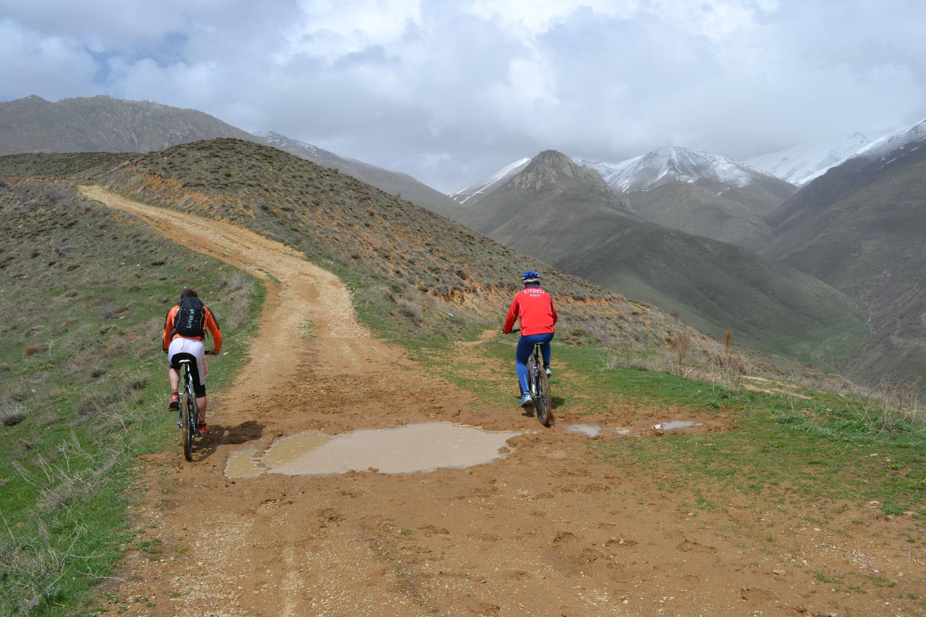 In bicicletta tra le meraviglie dell'Armenia