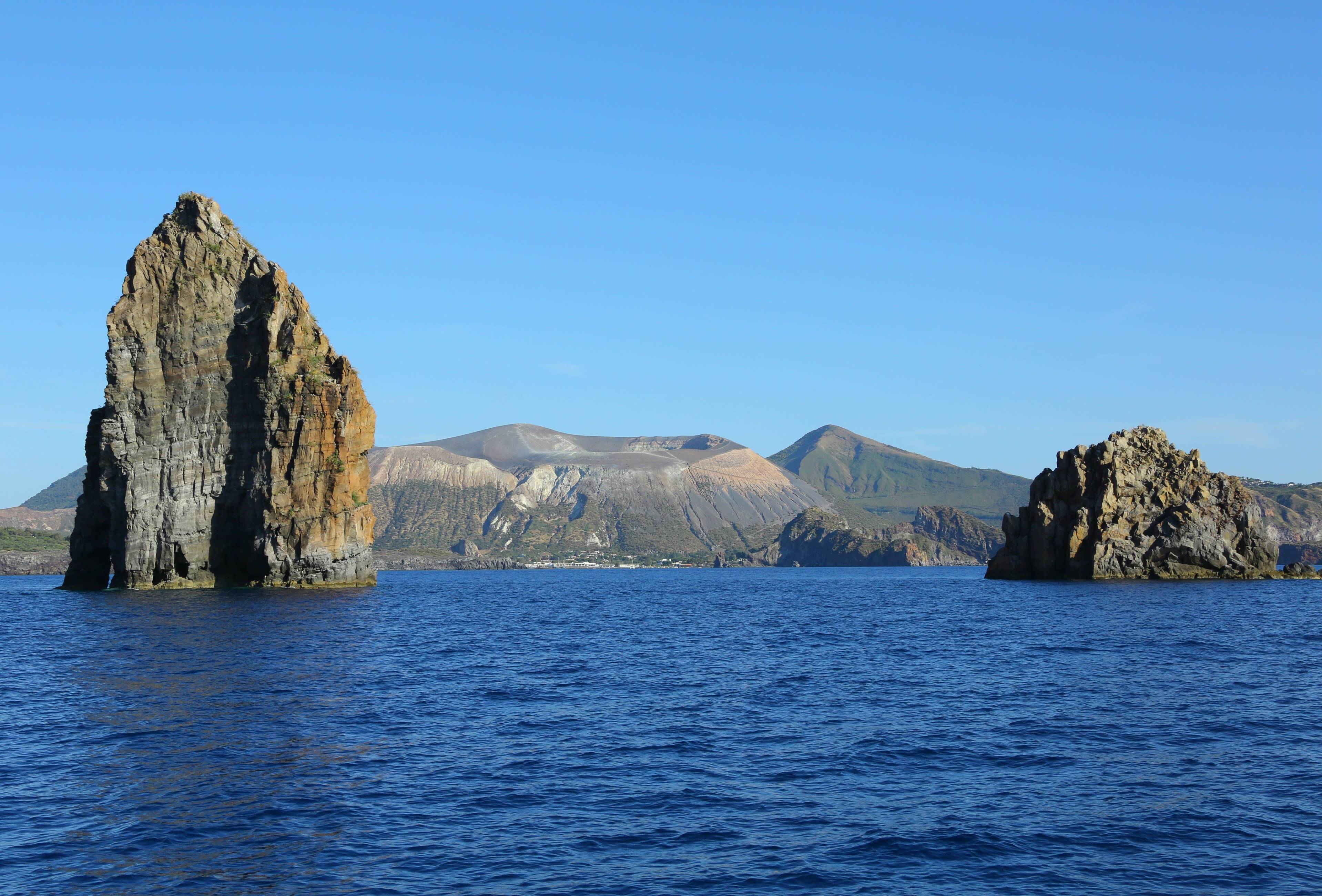 Découverte des beautés des îles Eoliennes en toute liberté