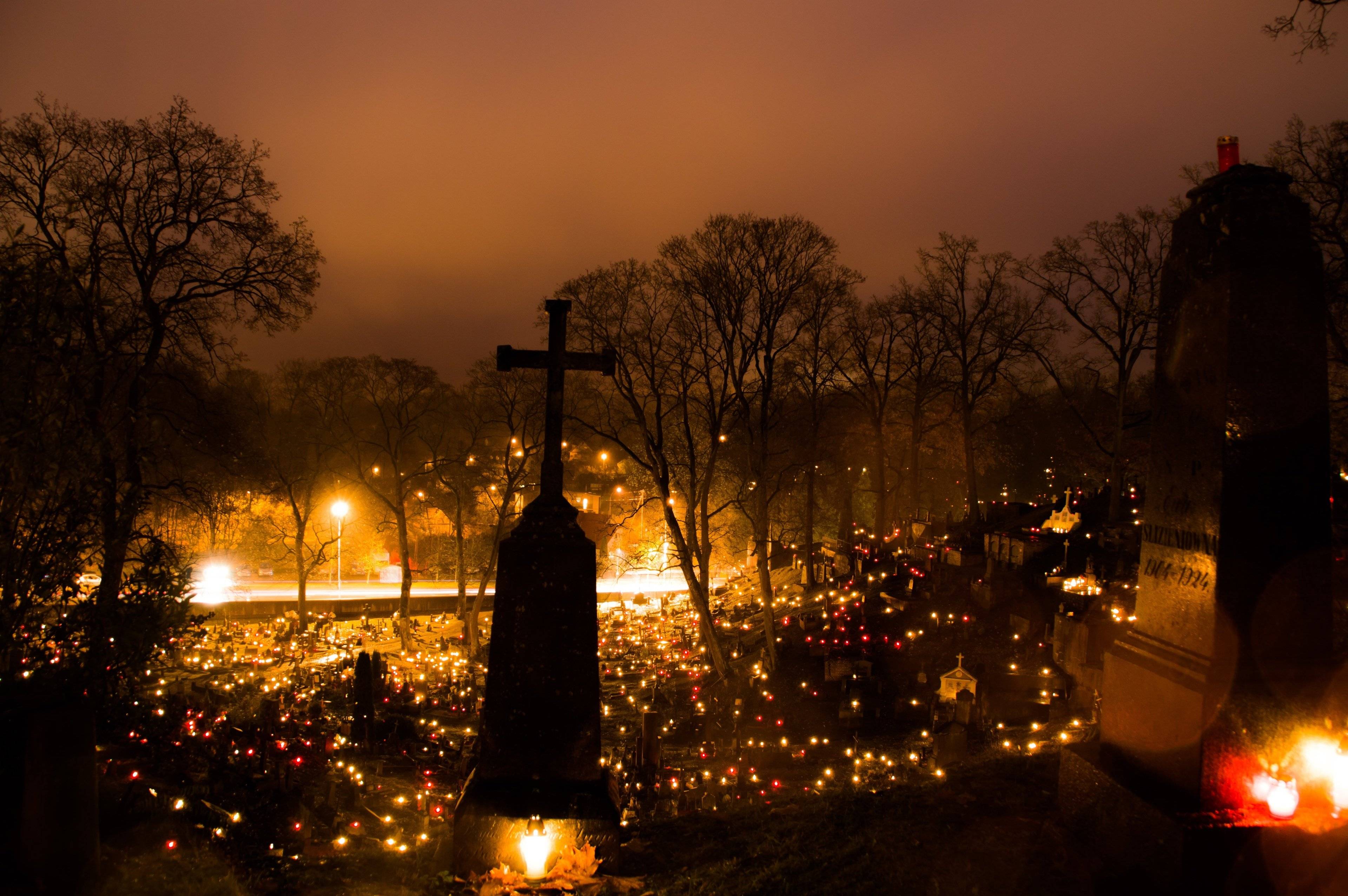 Escalofríos de otoño: los místicos cementerios bálticos