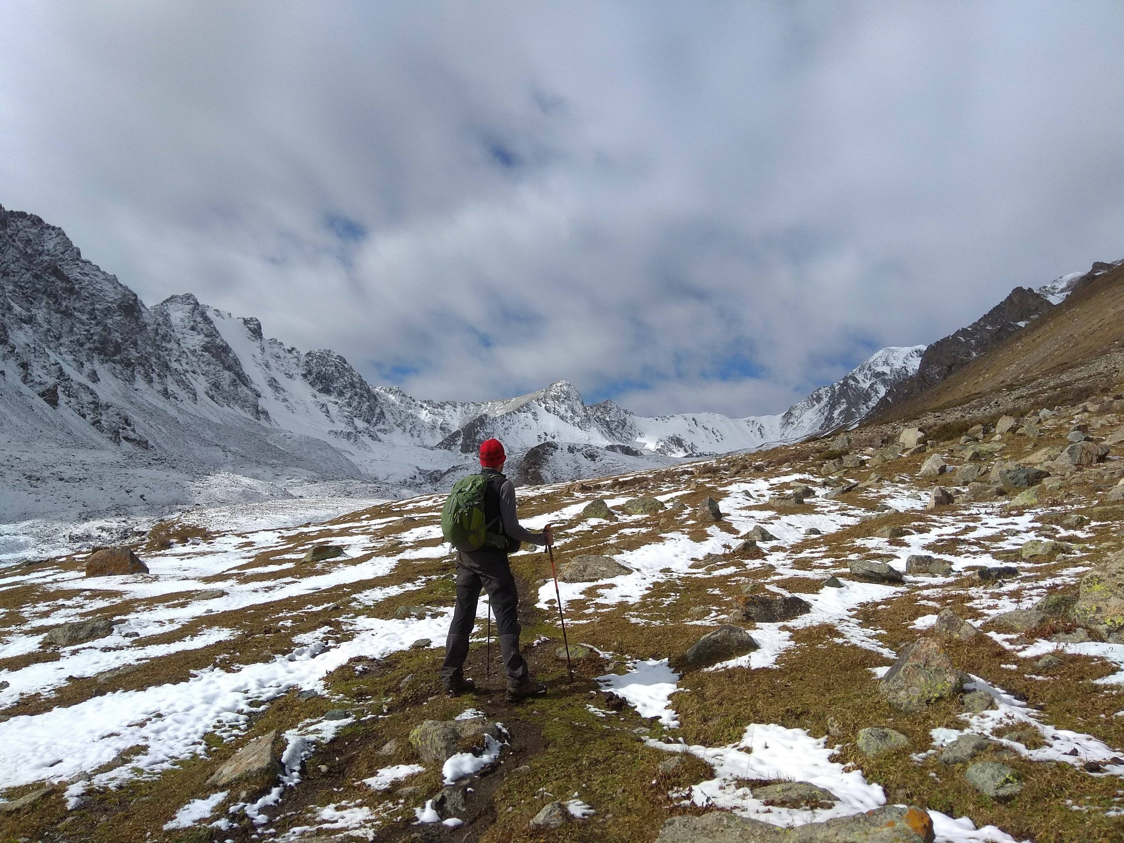 Trekking di gruppo fino alle montagne celesti