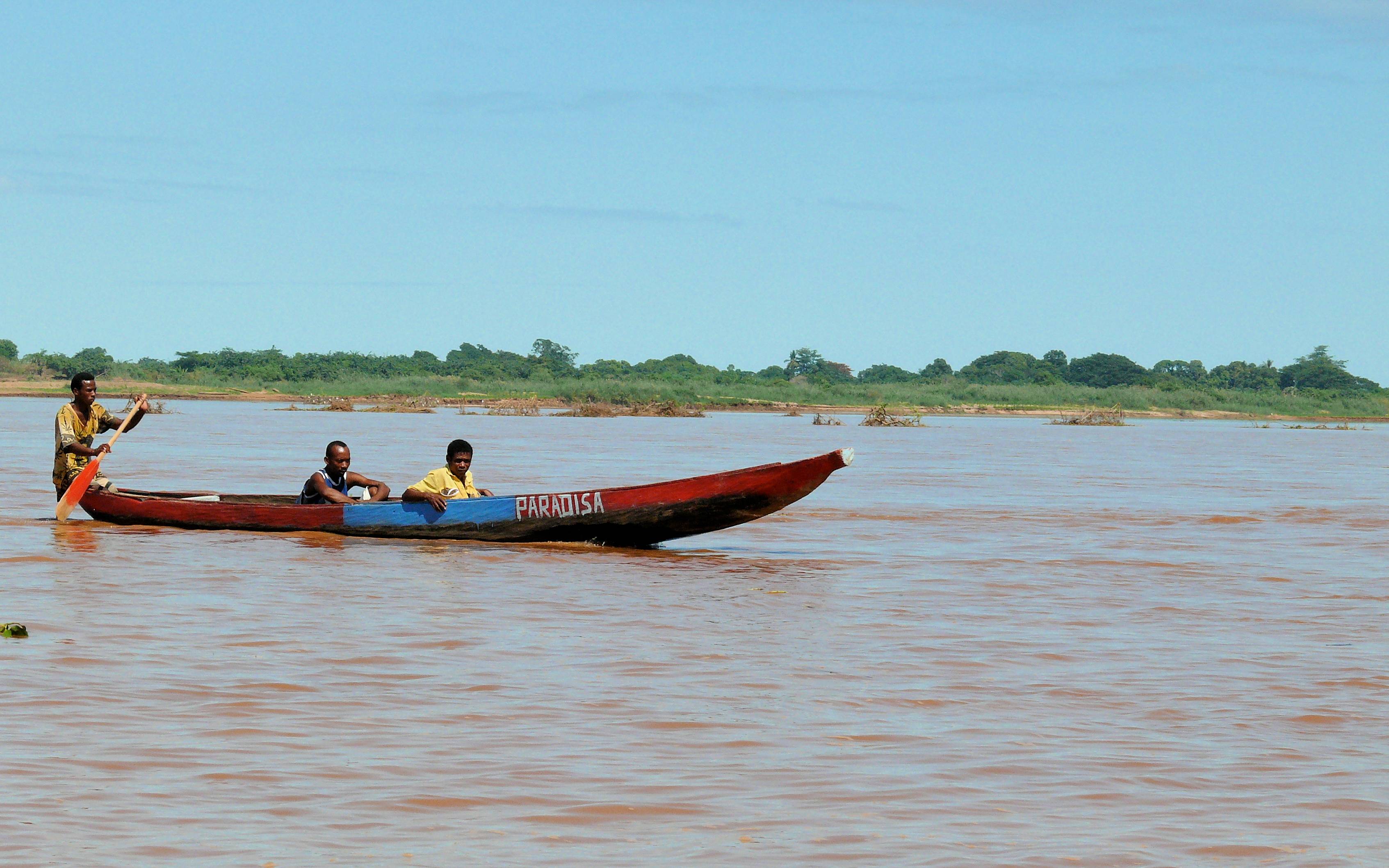 Navegación por el ​Río Tsiribihina