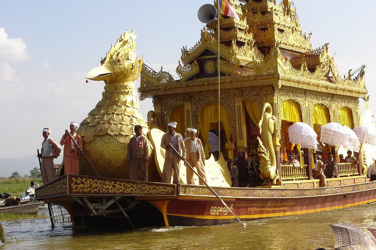 L'incroyable Festival de la pagode Phaung DawOo sur le lac Inle