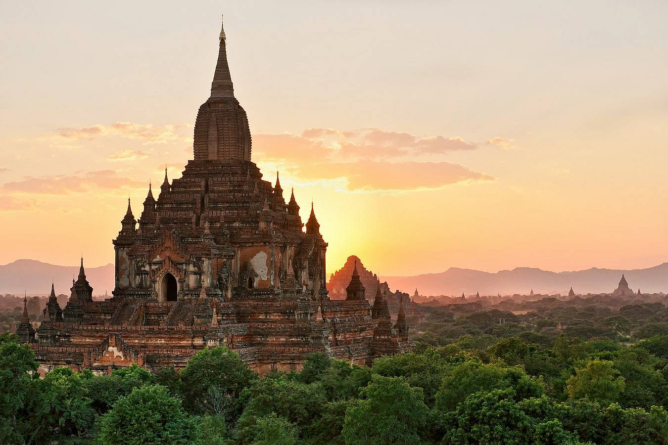 Visita a los templos de Bagan      