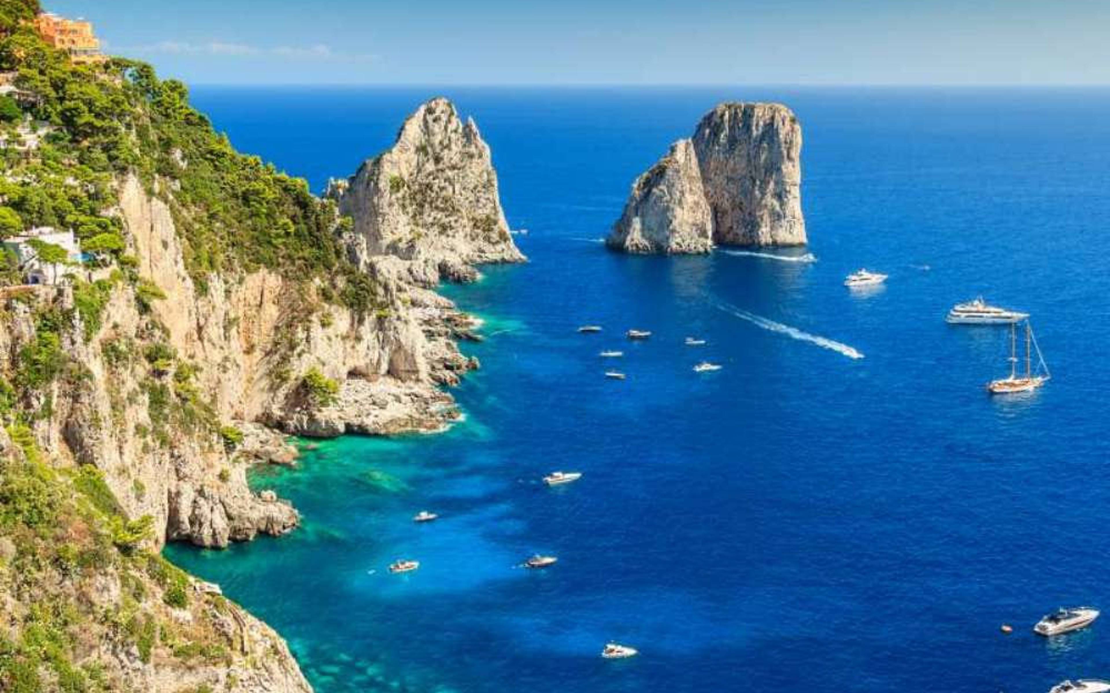 Disfruta de las maravillosas vistas de la isla de Capri