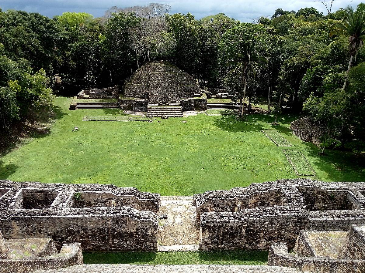 Site maya de Caracol et cascades de Rio On Pools 