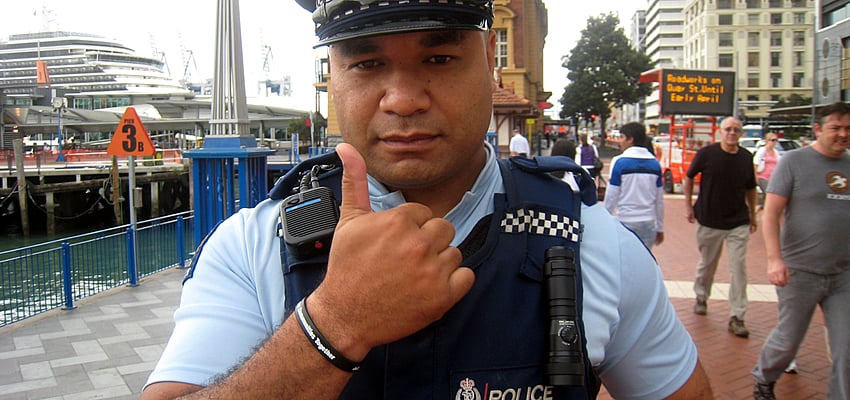 Policía neozelandés en Auckland