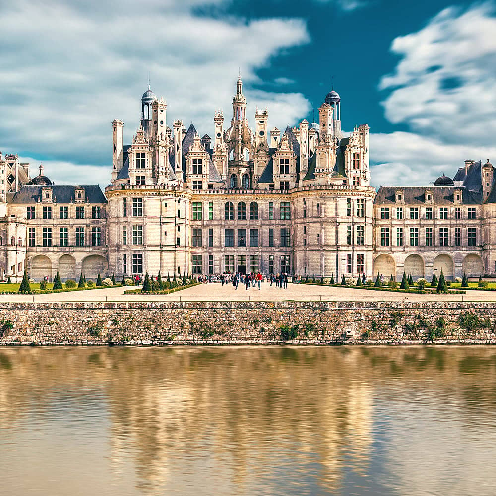 Design your perfect history tour with a local expert in France