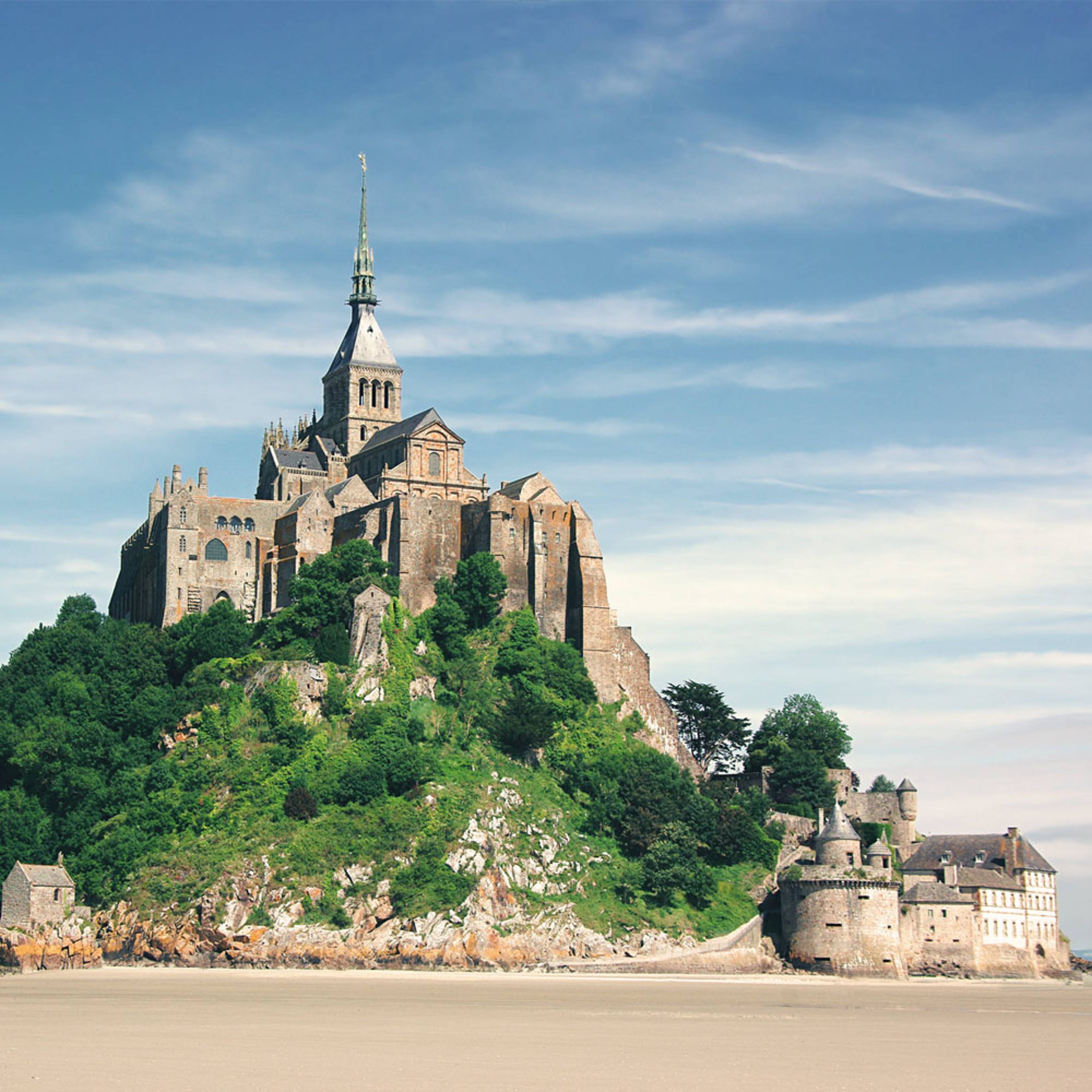 Design your perfect island vacation in France with a local expert