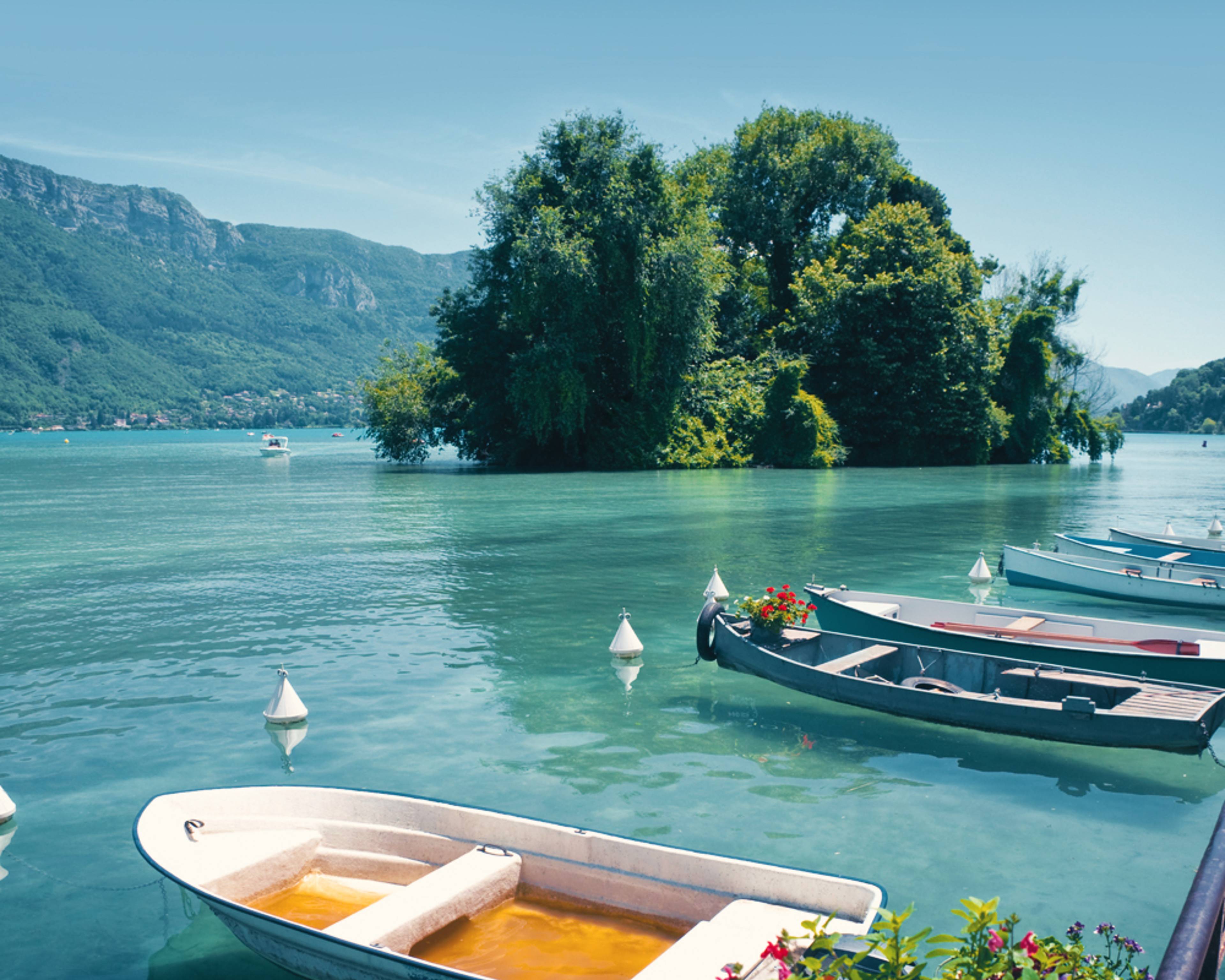 Design your perfect tour of France's lakes with a local expert