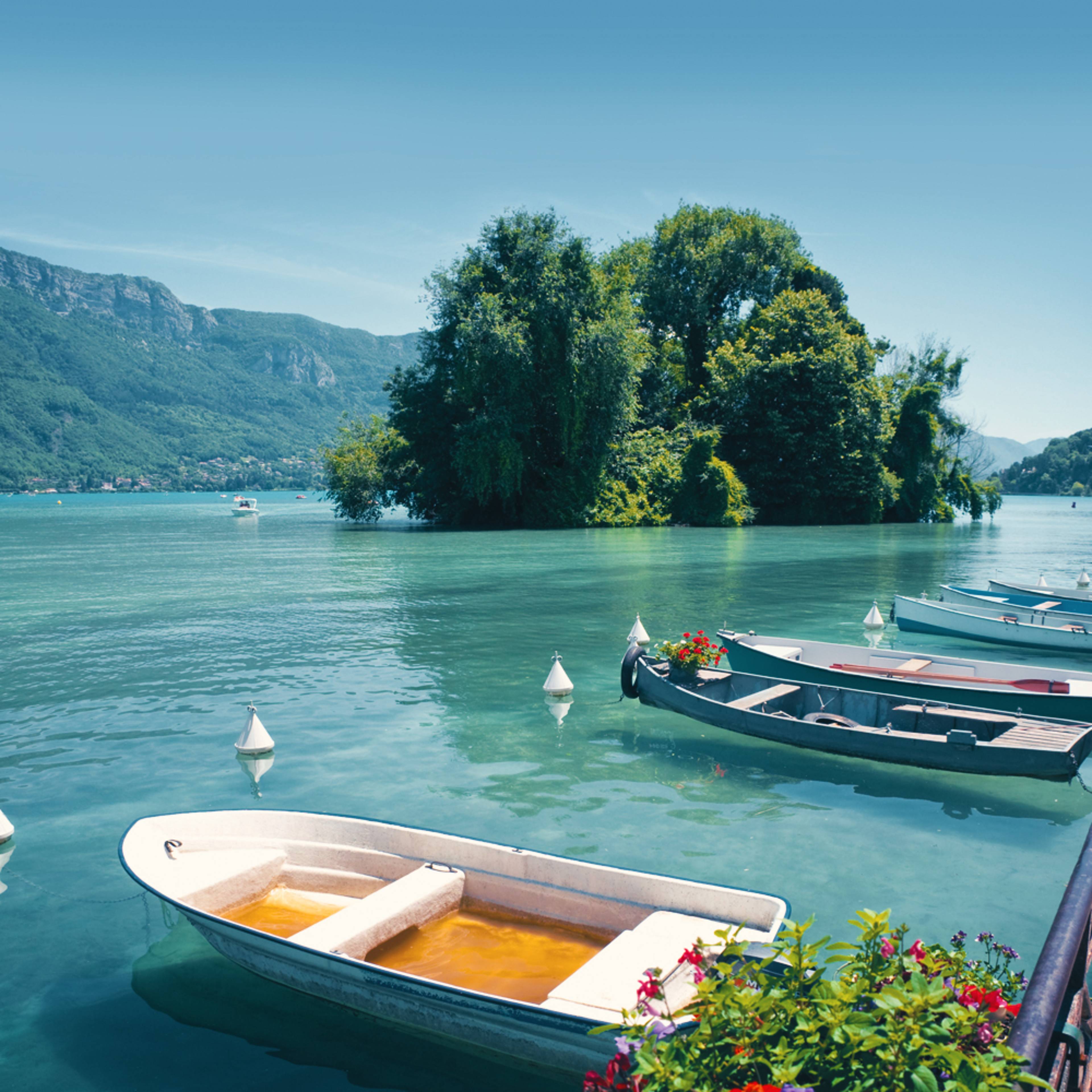 Design your perfect tour of France's lakes with a local expert