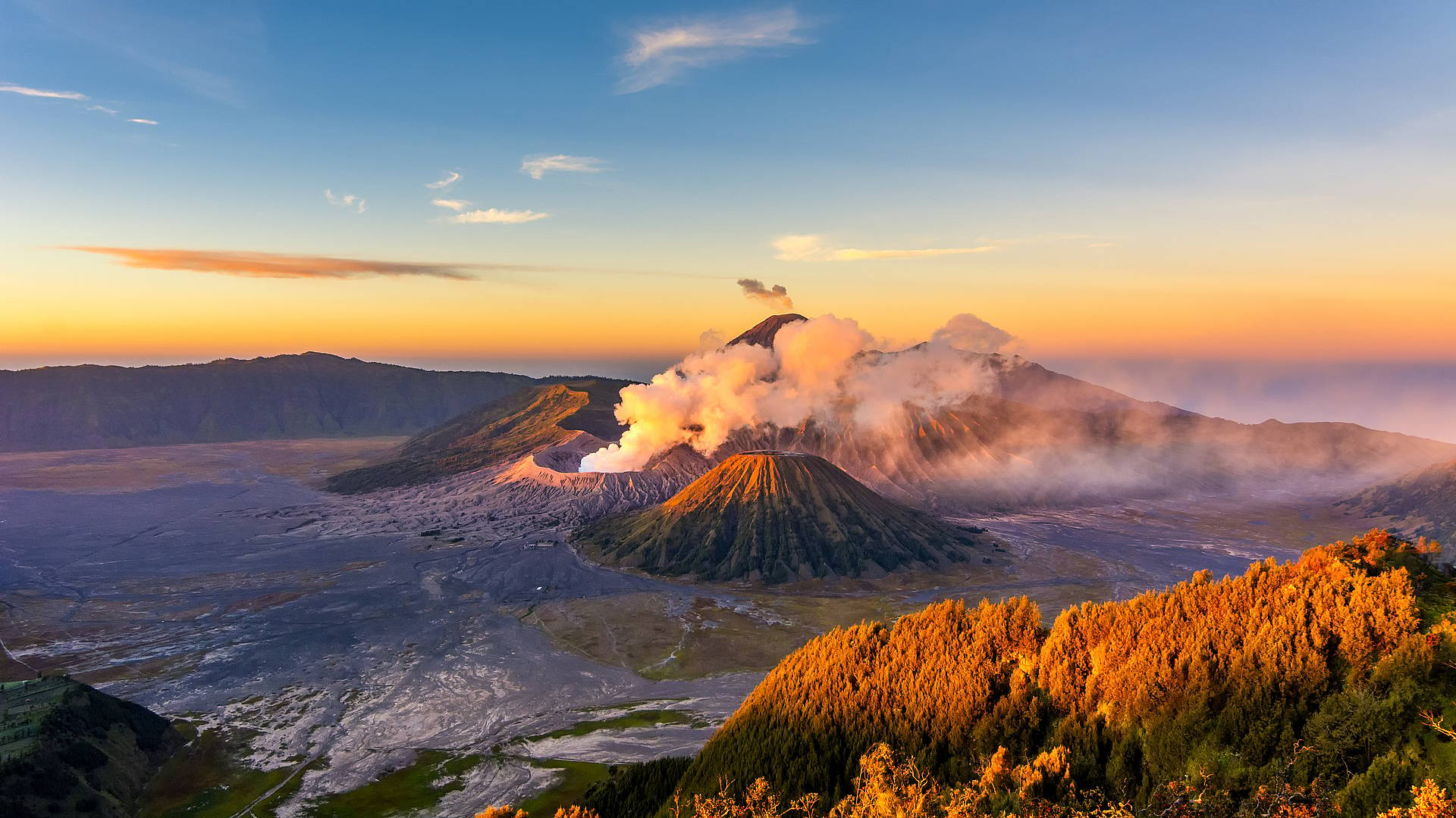 Borneo, Volcanes de Java y Bali