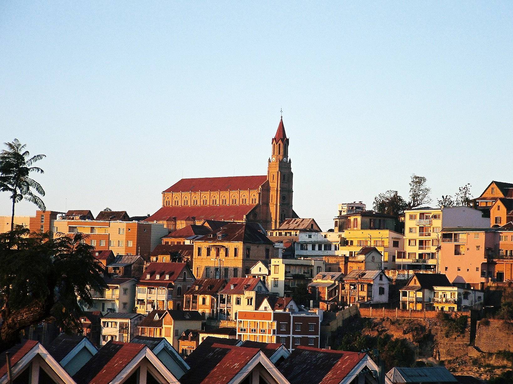 Weiterfahrt zur Hauptstadt Antananarivo 