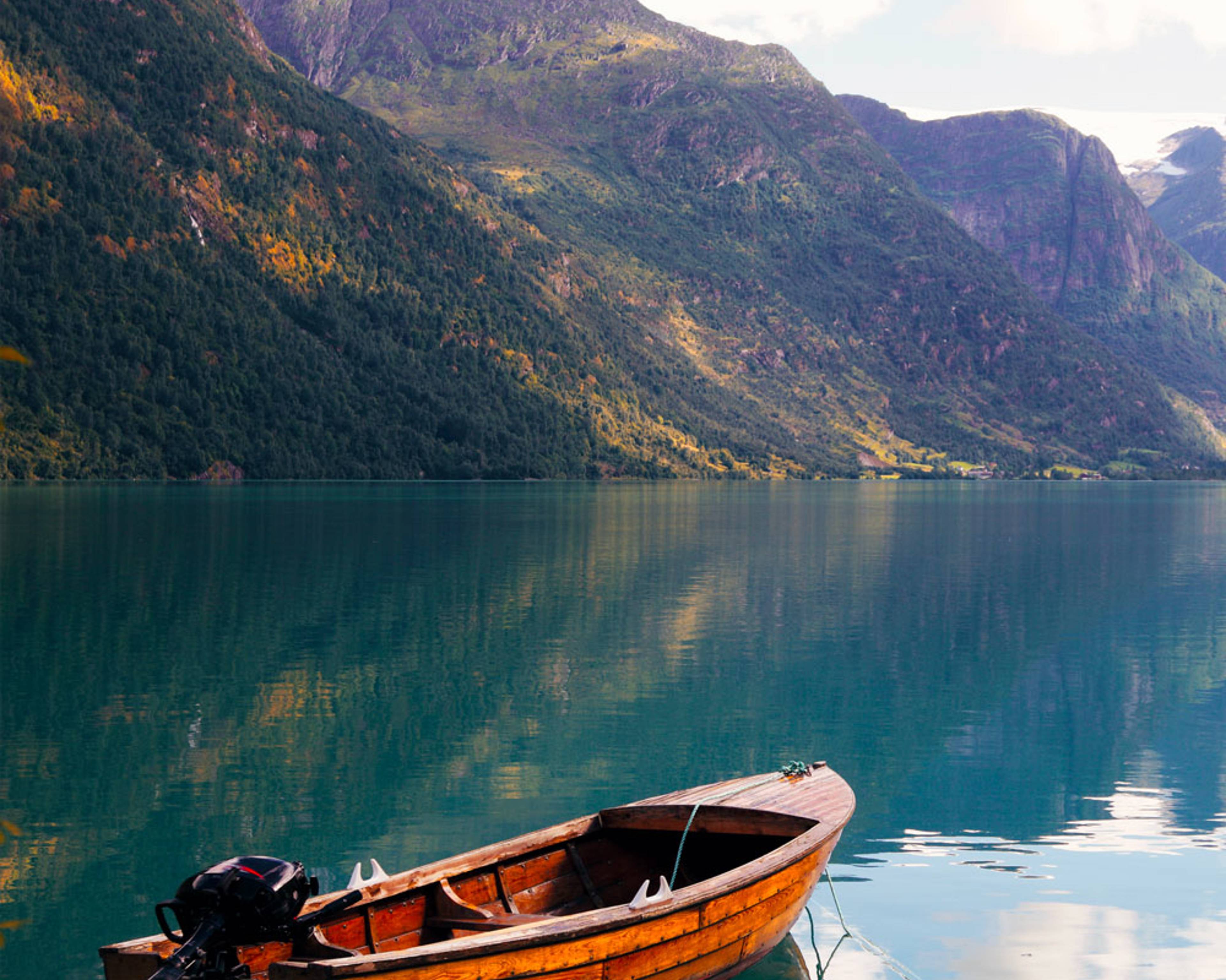 Design your perfect tour of Norway's lakes with a local expert