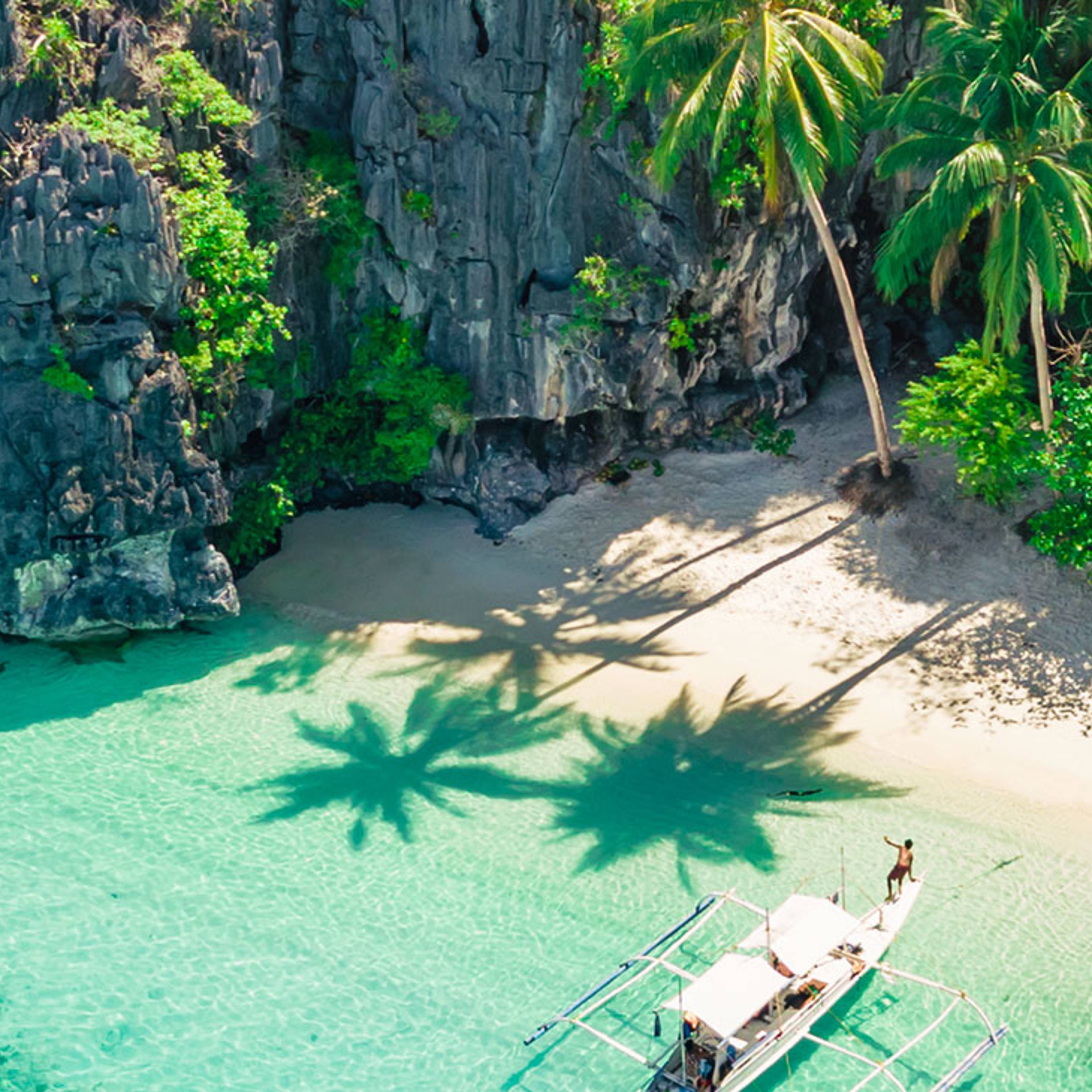 Schöne Entalula Beach Lagoon Island mit typischen philippinischen
