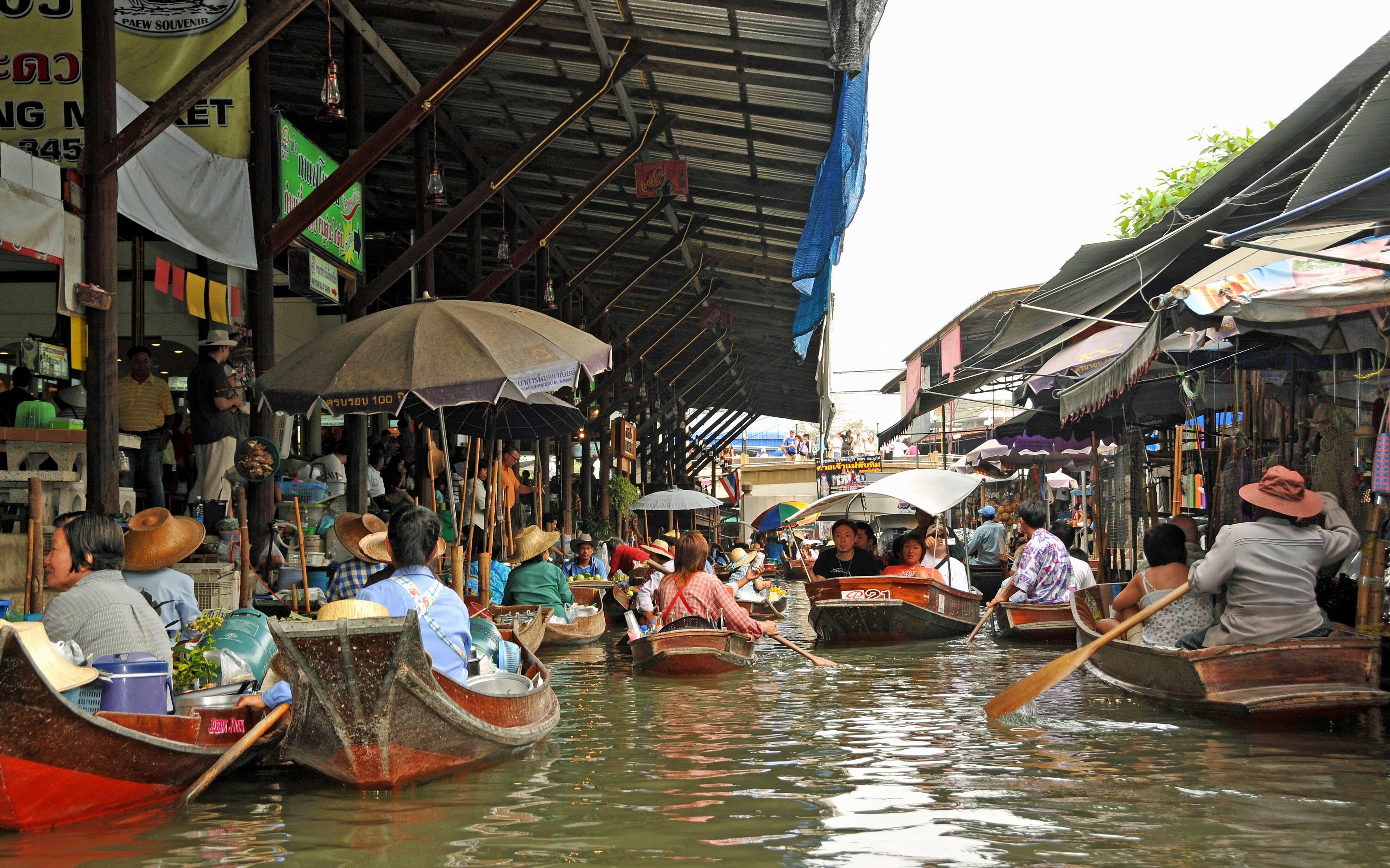 Hacia Kanchanaburi: Mercados flotante y del tren