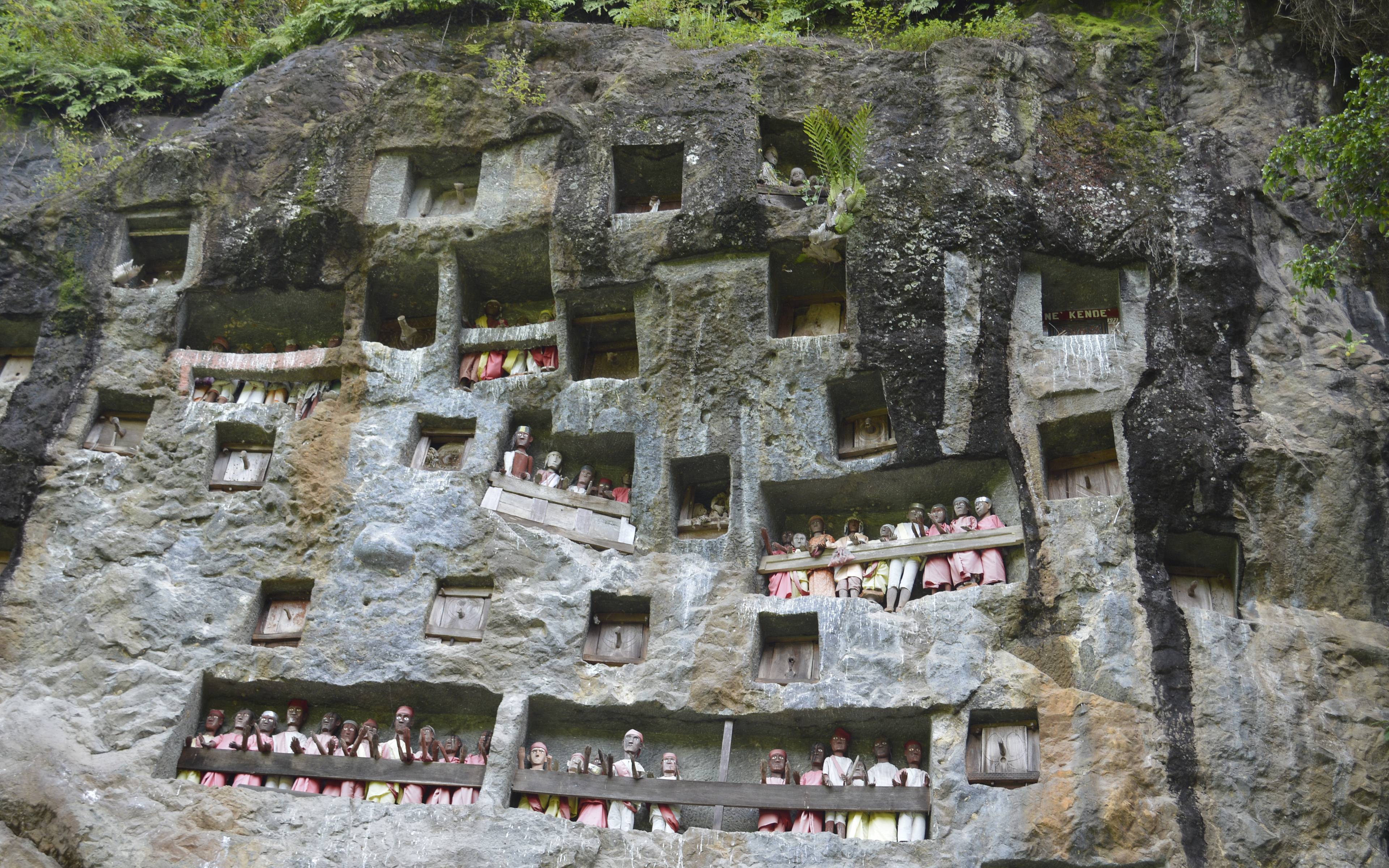Altopiano di Toraja: scoperta delle tombe e piccolo trekking nei dintorni