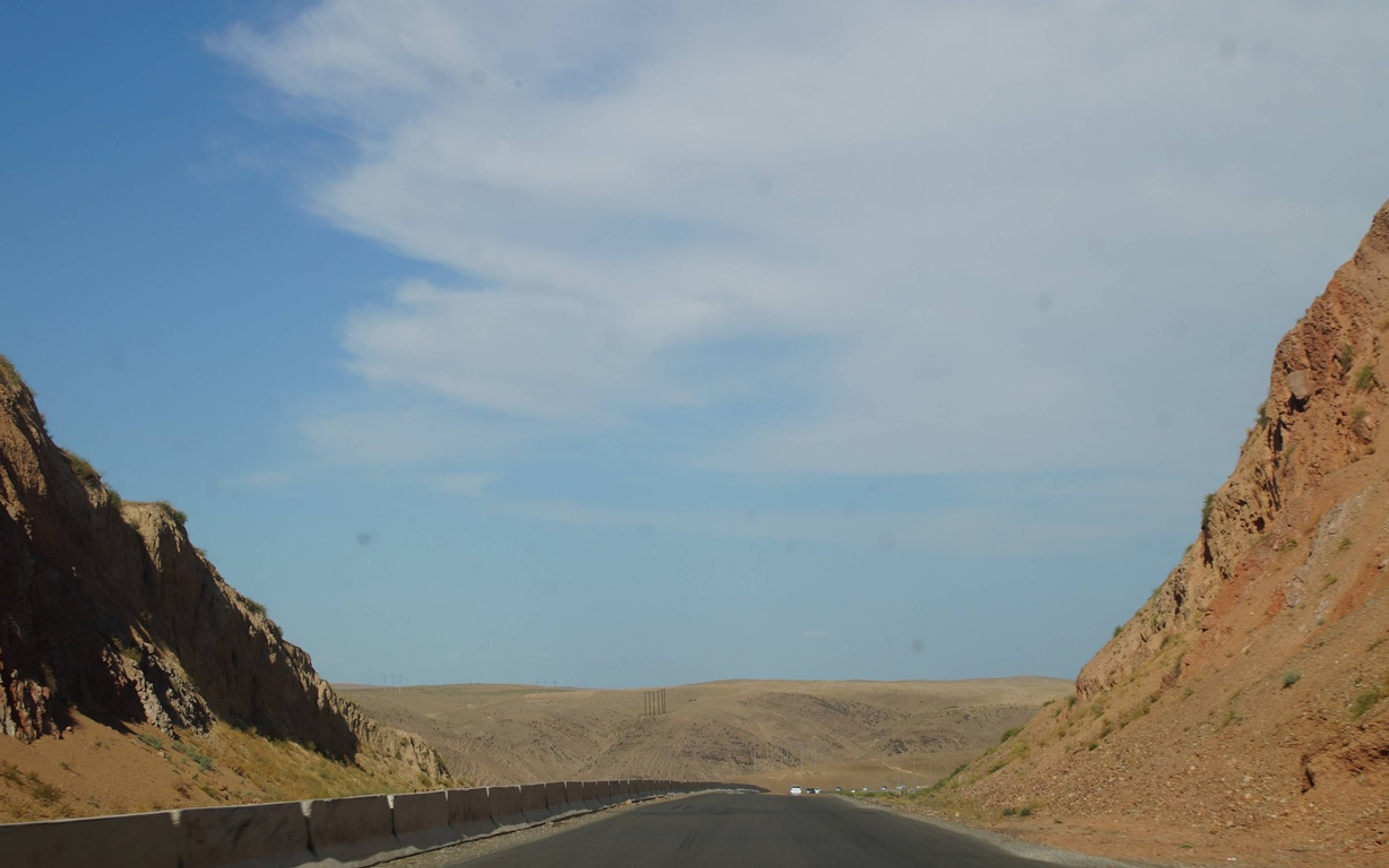 Fahrt durch die Mirzachol-Wüste