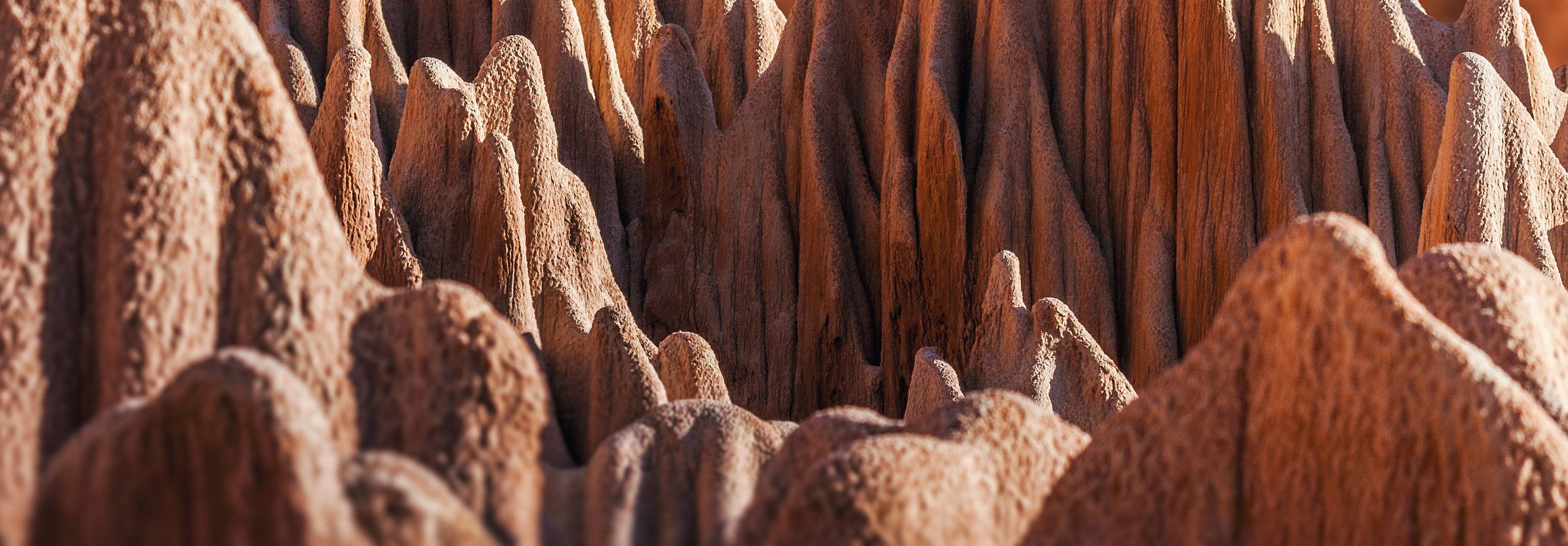 Die rote Tsingy von Antsiranana, Madagaskar. Naturkarst ma