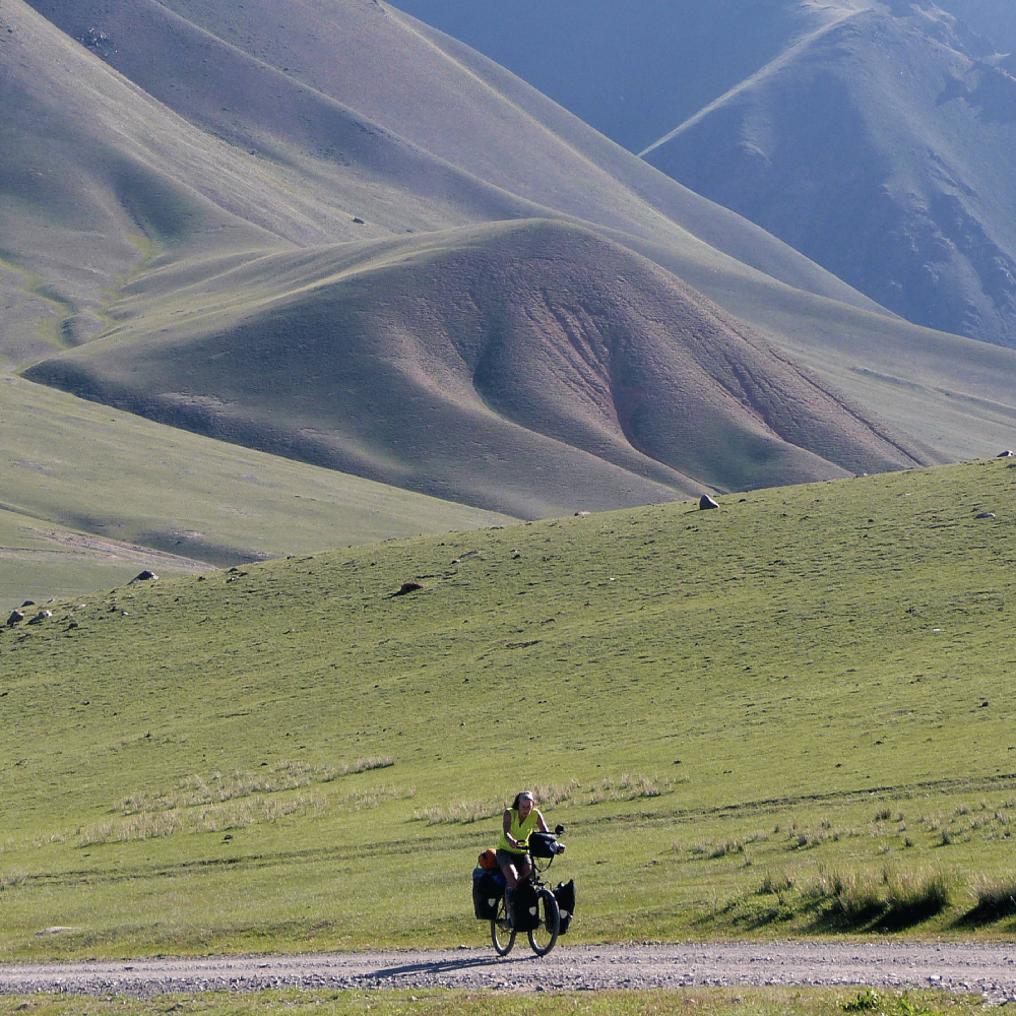 Crea tu viaje en bici por Kirguistán 100% a medida
