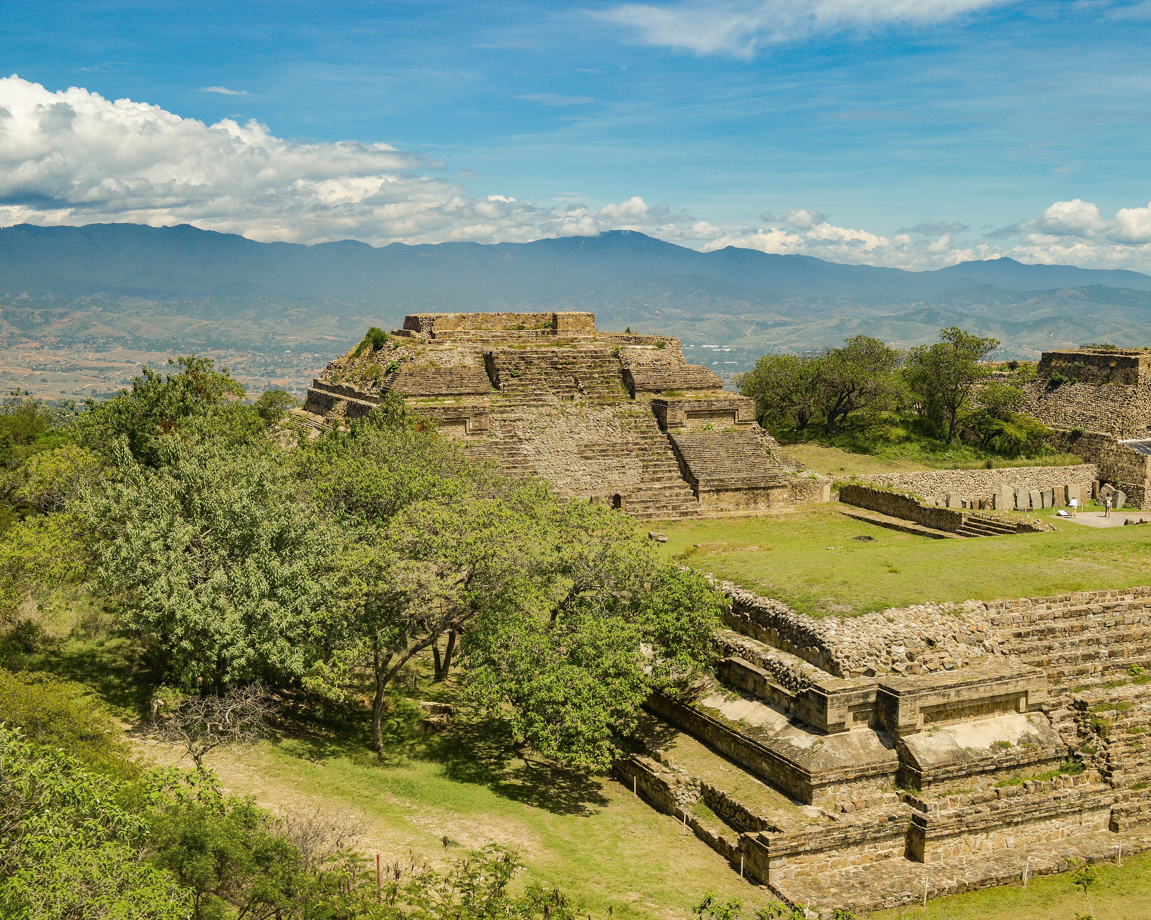 Tradiciones aztecas y misterios Mayas