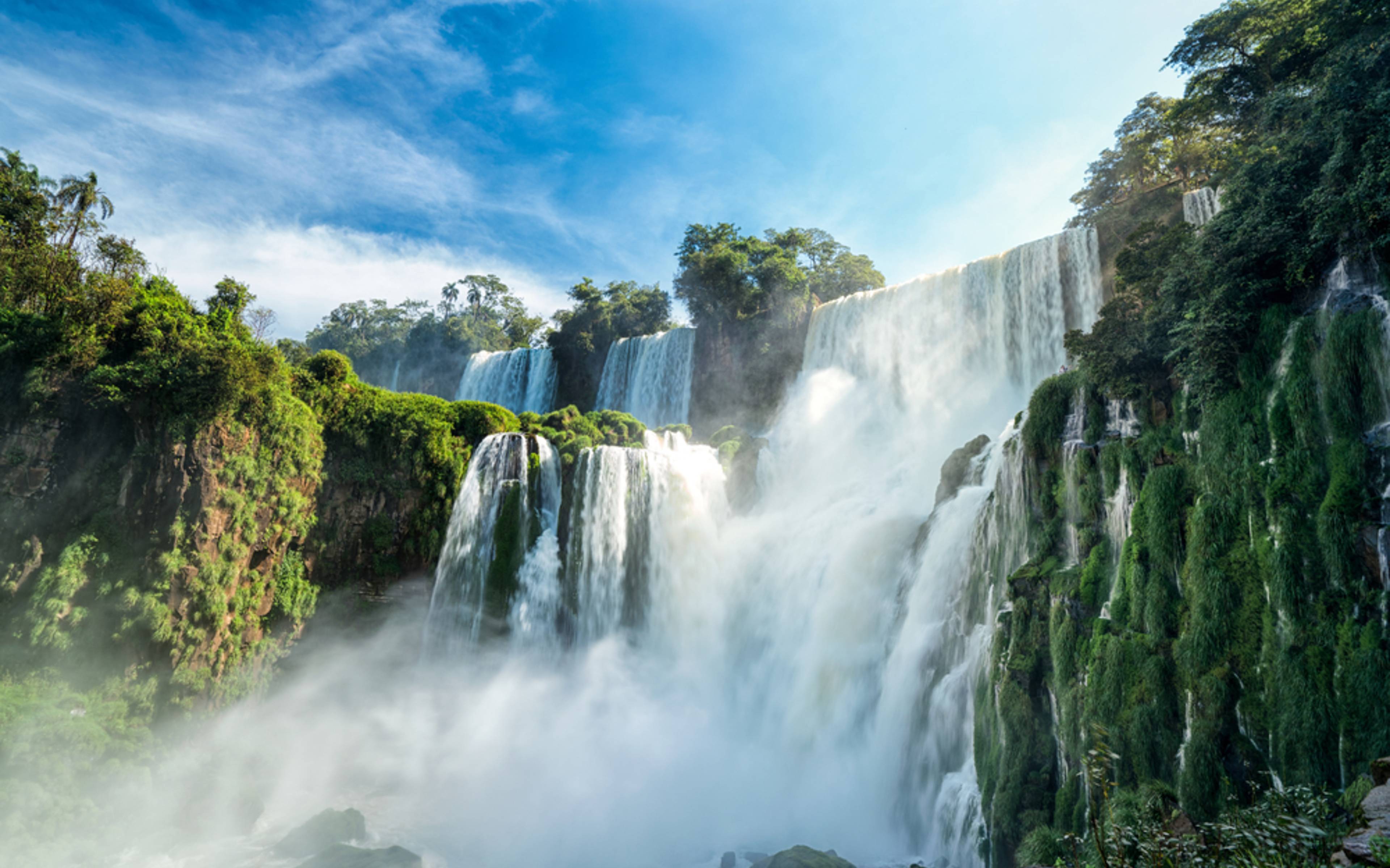 De watervallen van de Braziliaanse kant en Aguaraí jungle tour