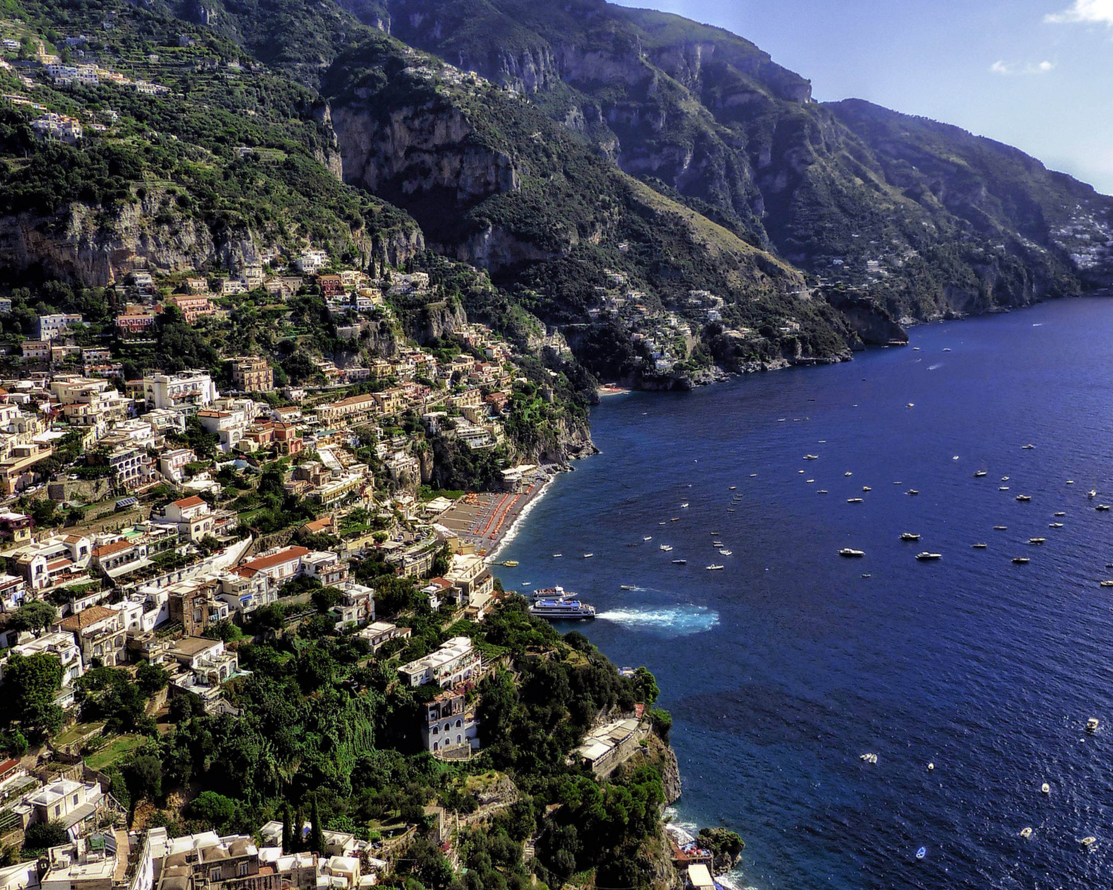 Explora la Costa Amalfitana en coche de alquiler