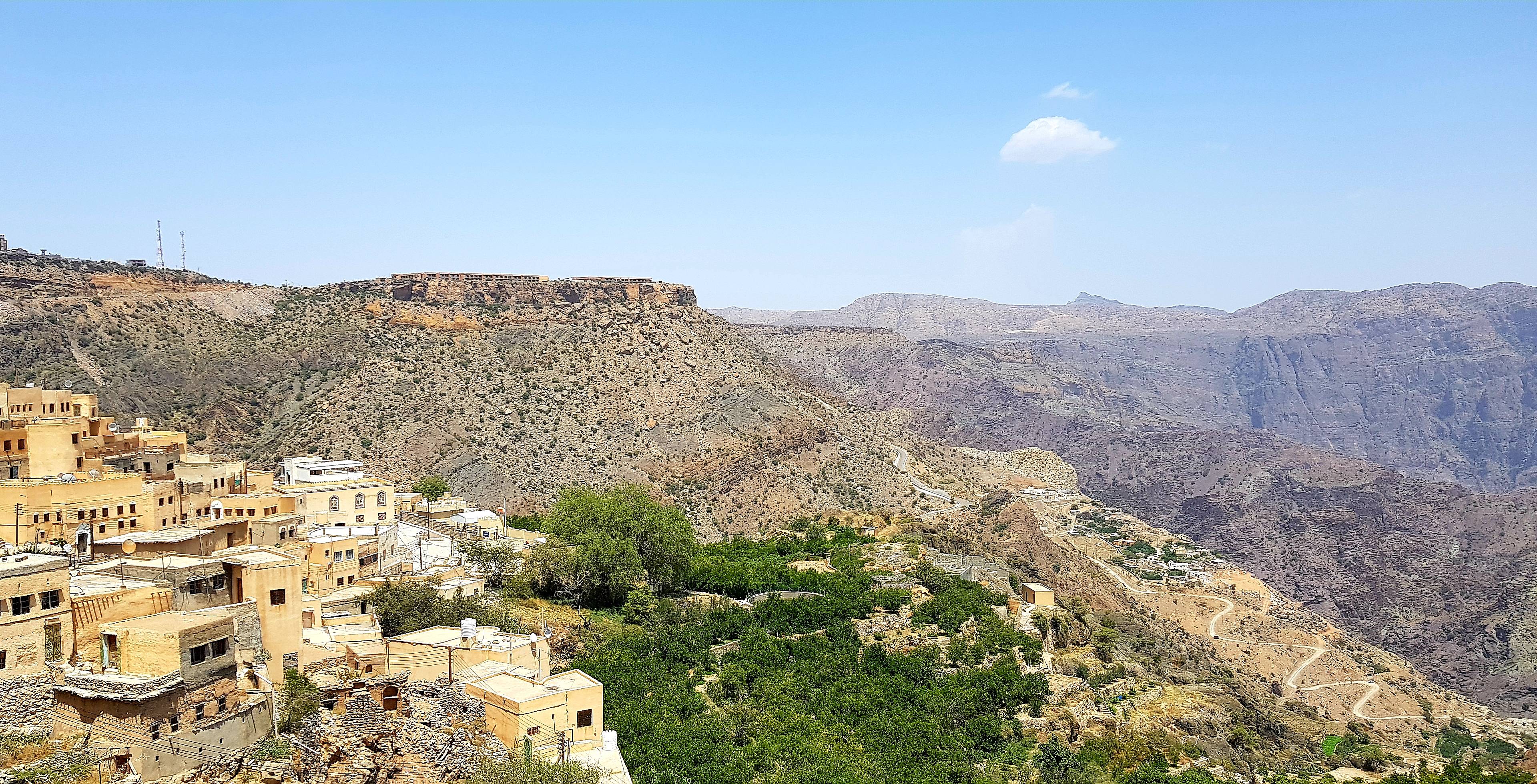 Besuch des UNESCO Falaj Al Katmain und Fahrt in die Berge