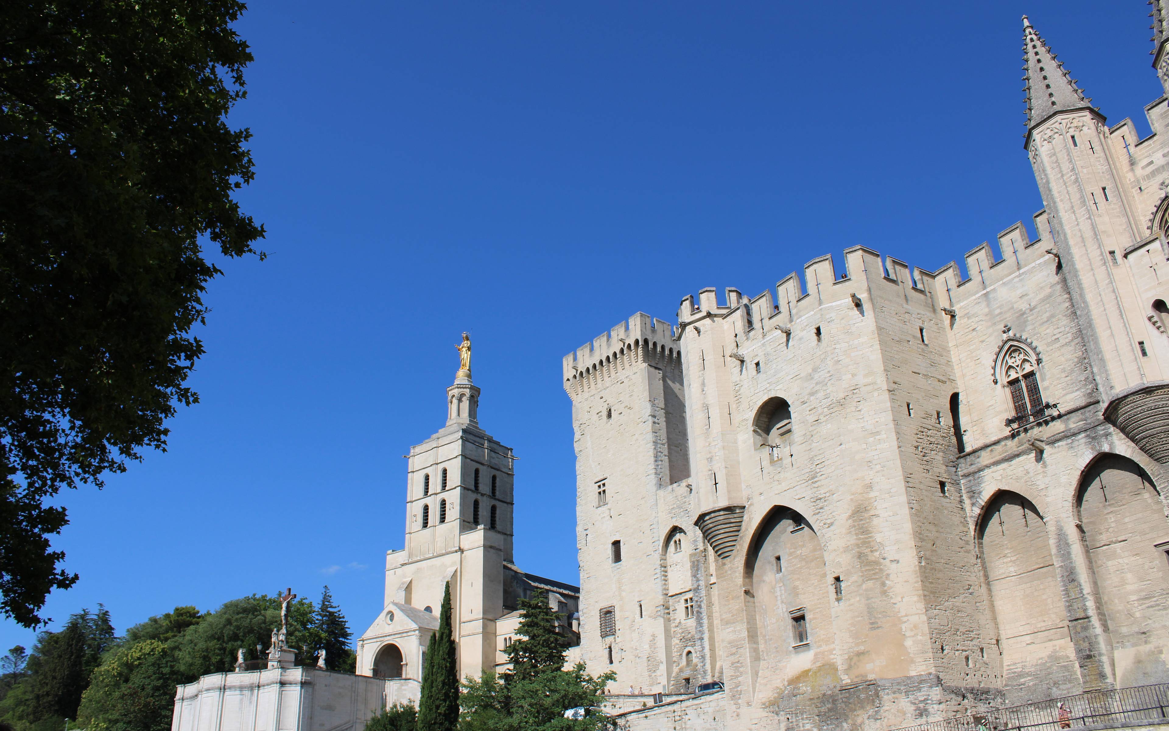Durch die Straßen der Papststadt - Avignon