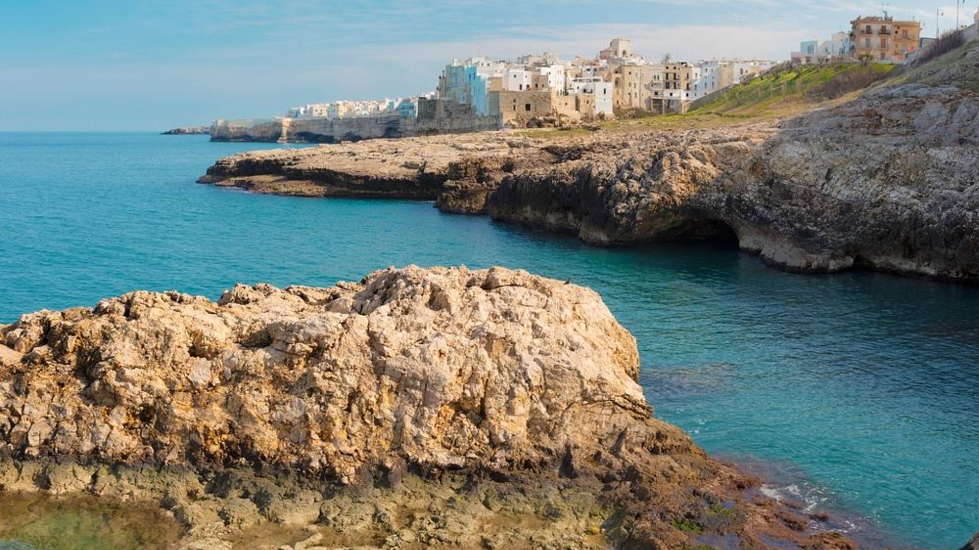 Descubre los Sassi de Matera, las blancas playas y los pueblos de Apulia