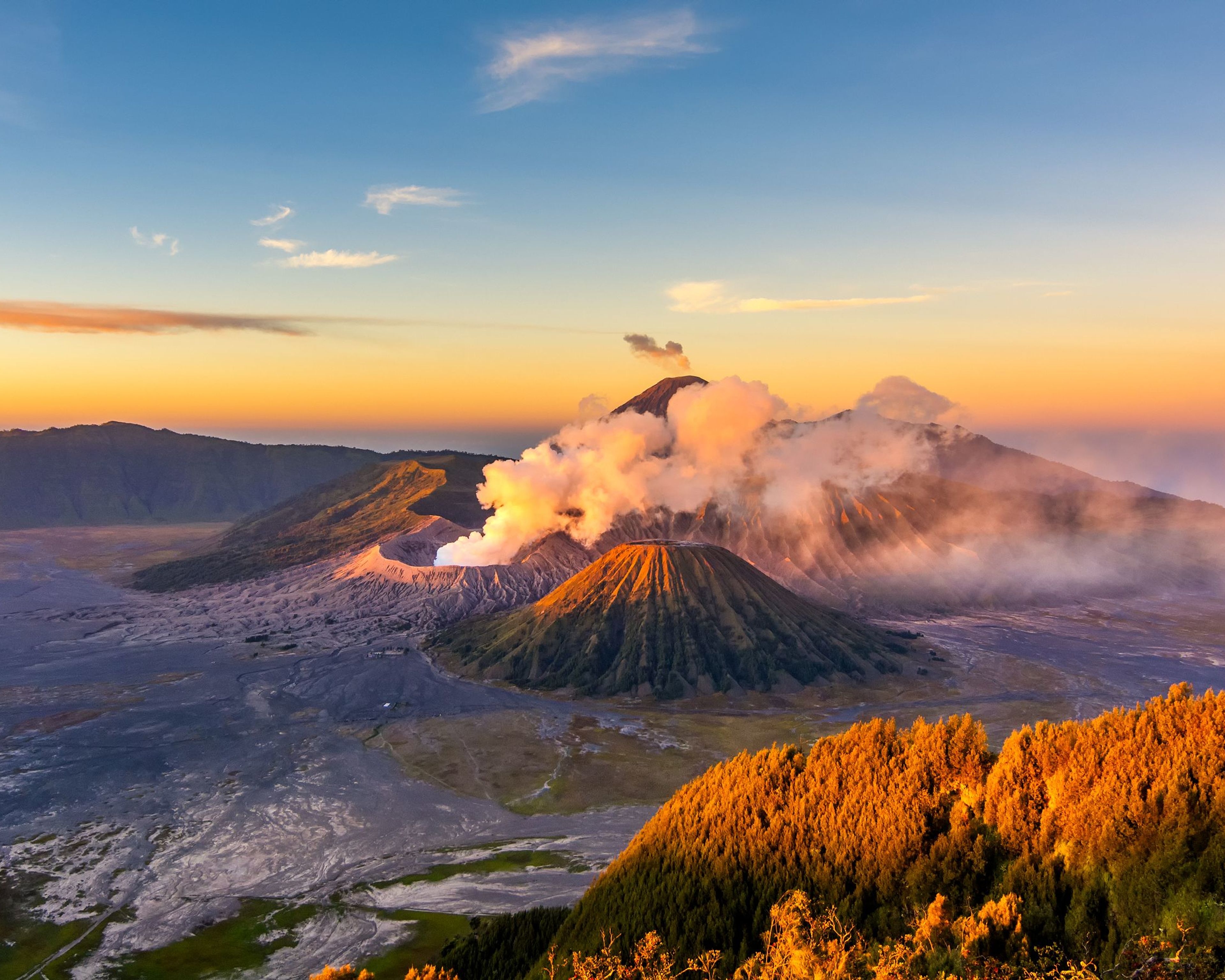 Borneo, volcanes de Java y Komodo