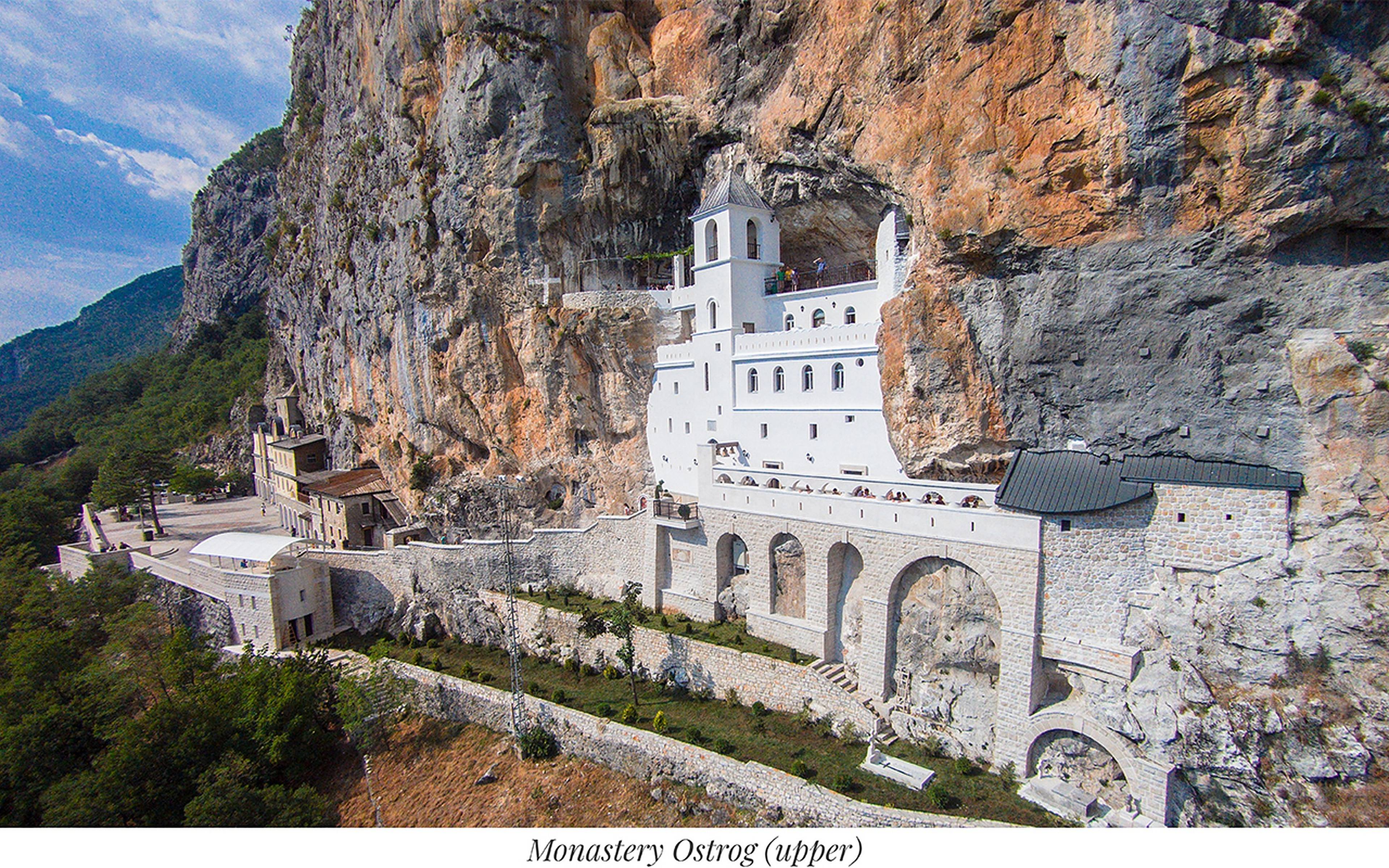 Il Monastero di Ostrog: una meraviglia sorprendente