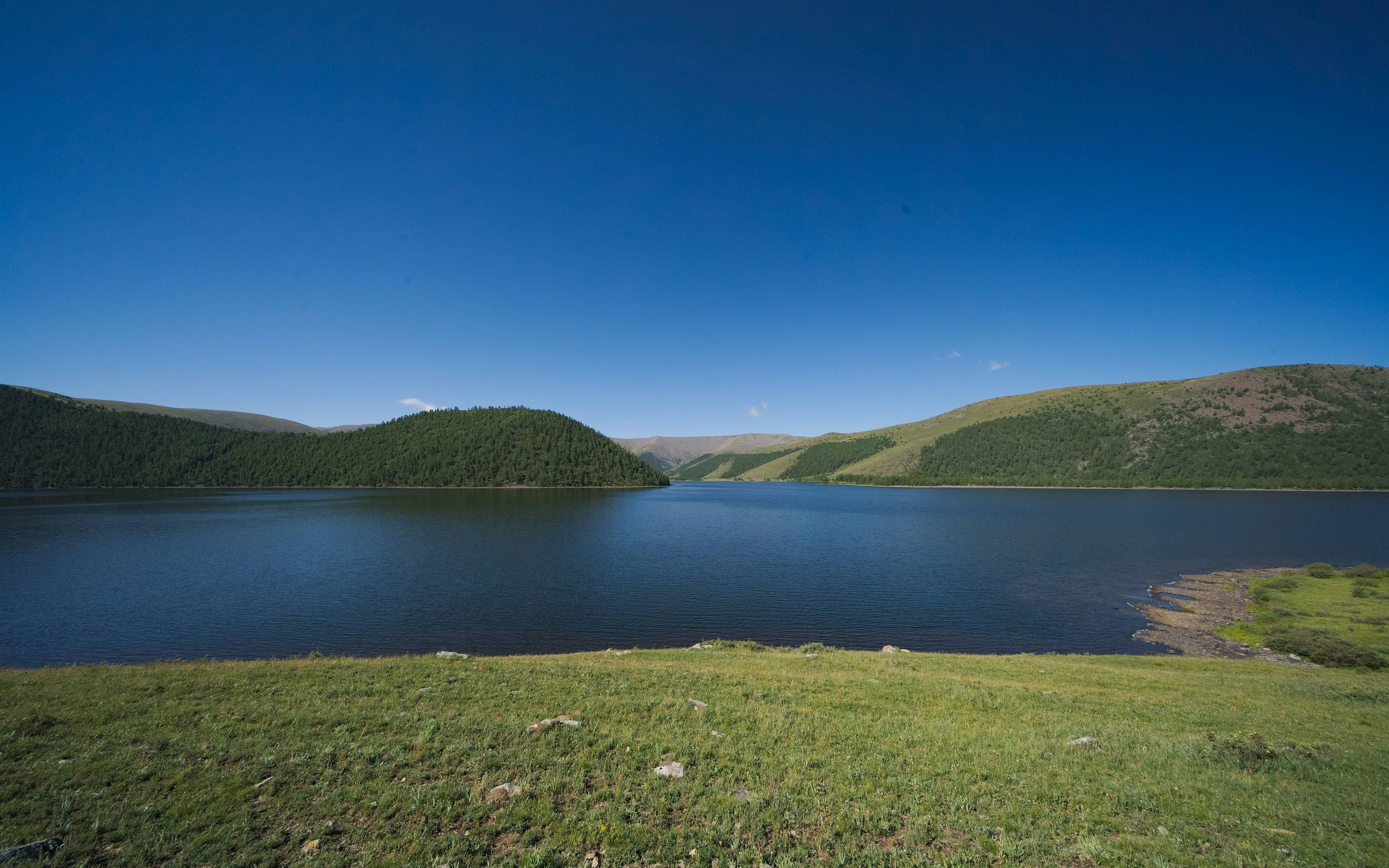 El Lago Ugii: Paraíso de pájaros migratorios