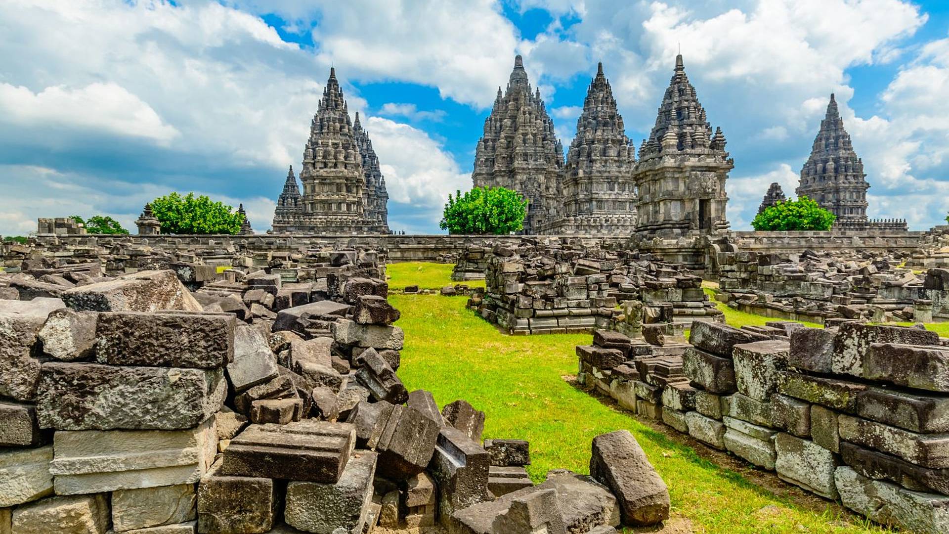 Java, entre templos y volcanes