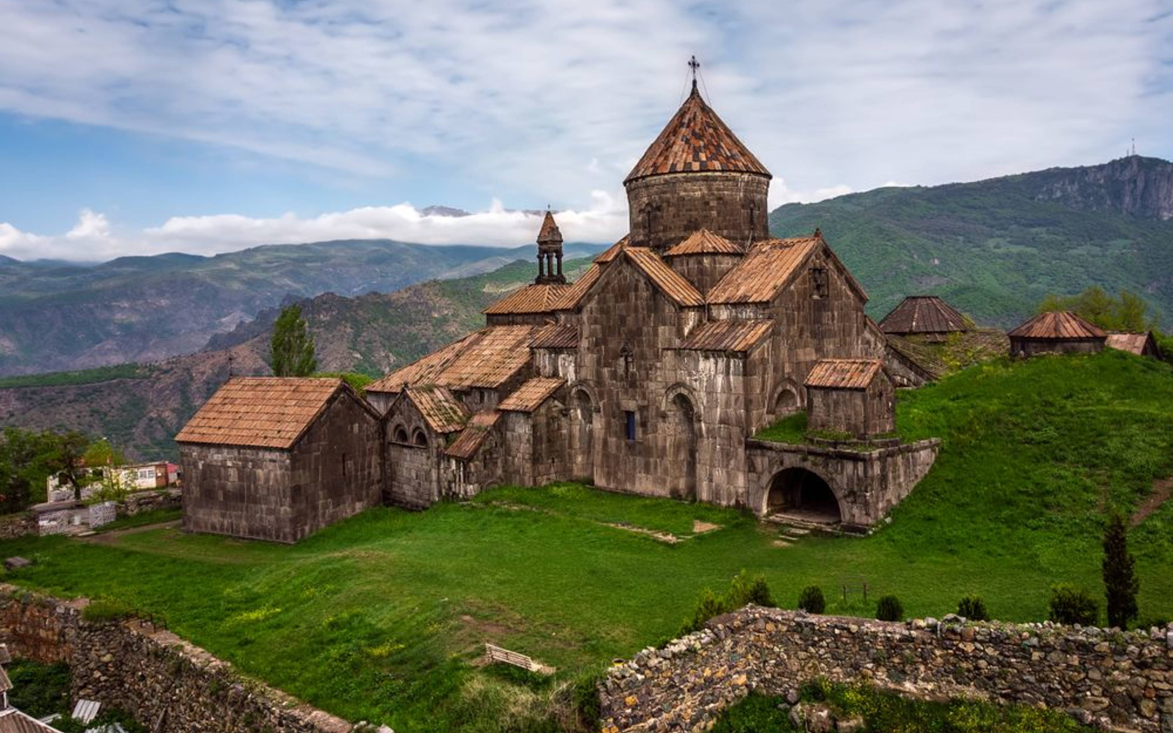 Ankunft in Armenien und Fahrt entlang der Klosterstraße