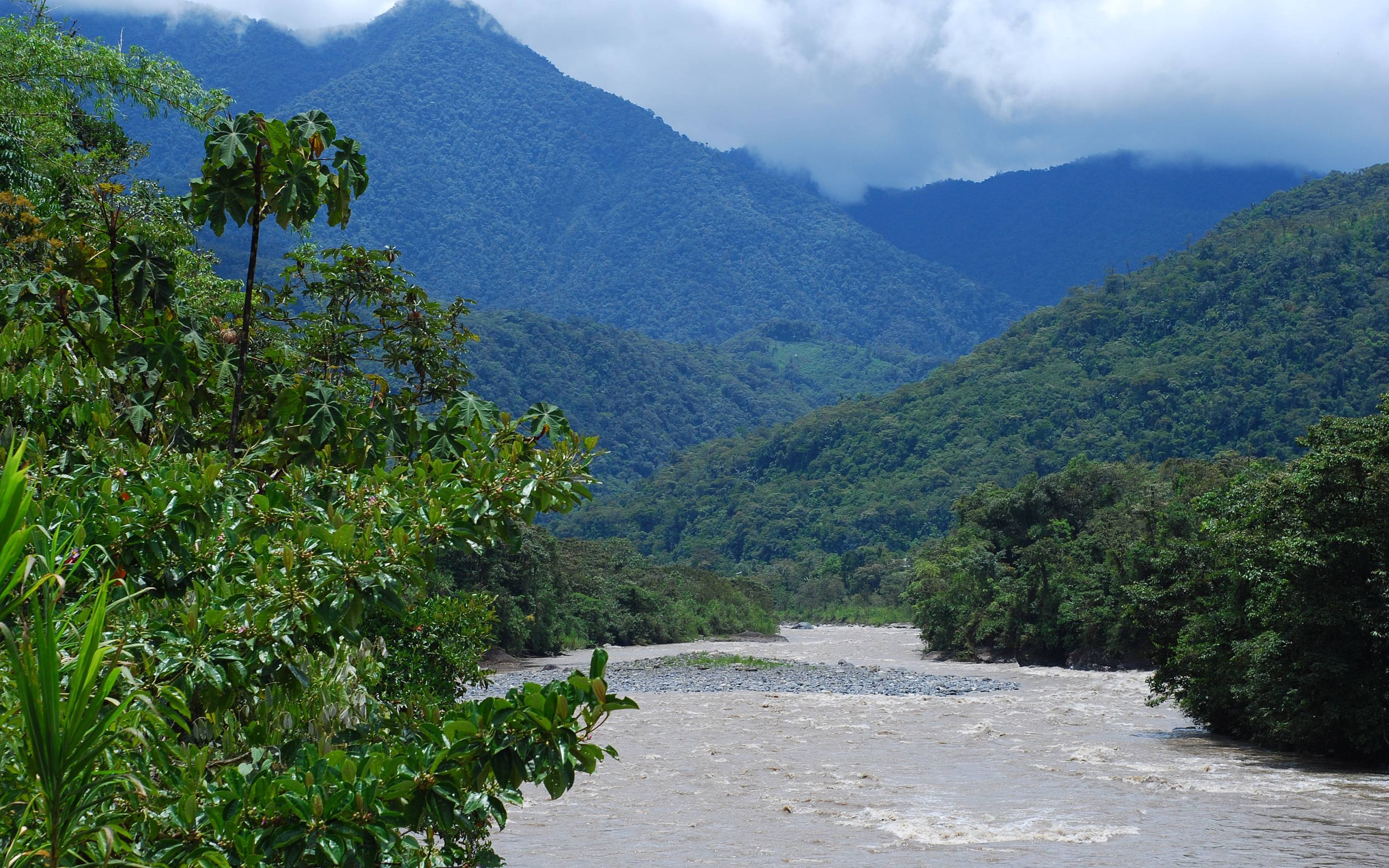 Paso por Puyo, paseo en Baños y ruta de cascadas