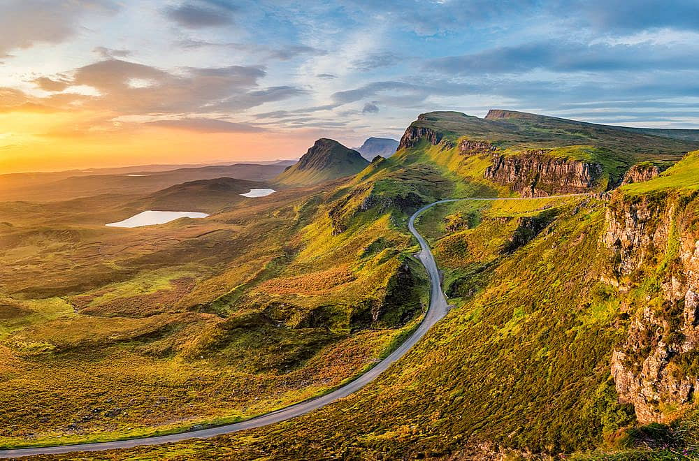 Great britain mountains. Остров Скай Шотландия. Quiraing Шотландия. Quiraing Valley, Skye Island, Шотландия. Куиранг остров Скай.