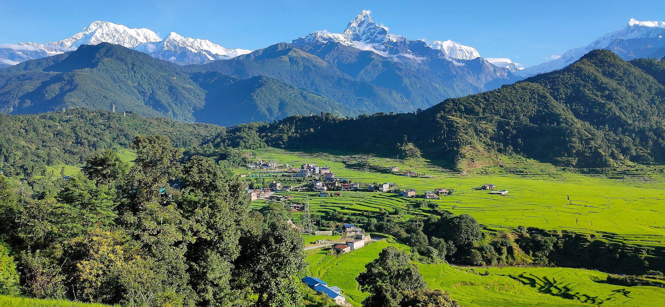 Malerisches Trekking in den Ausläufern des Himalayas