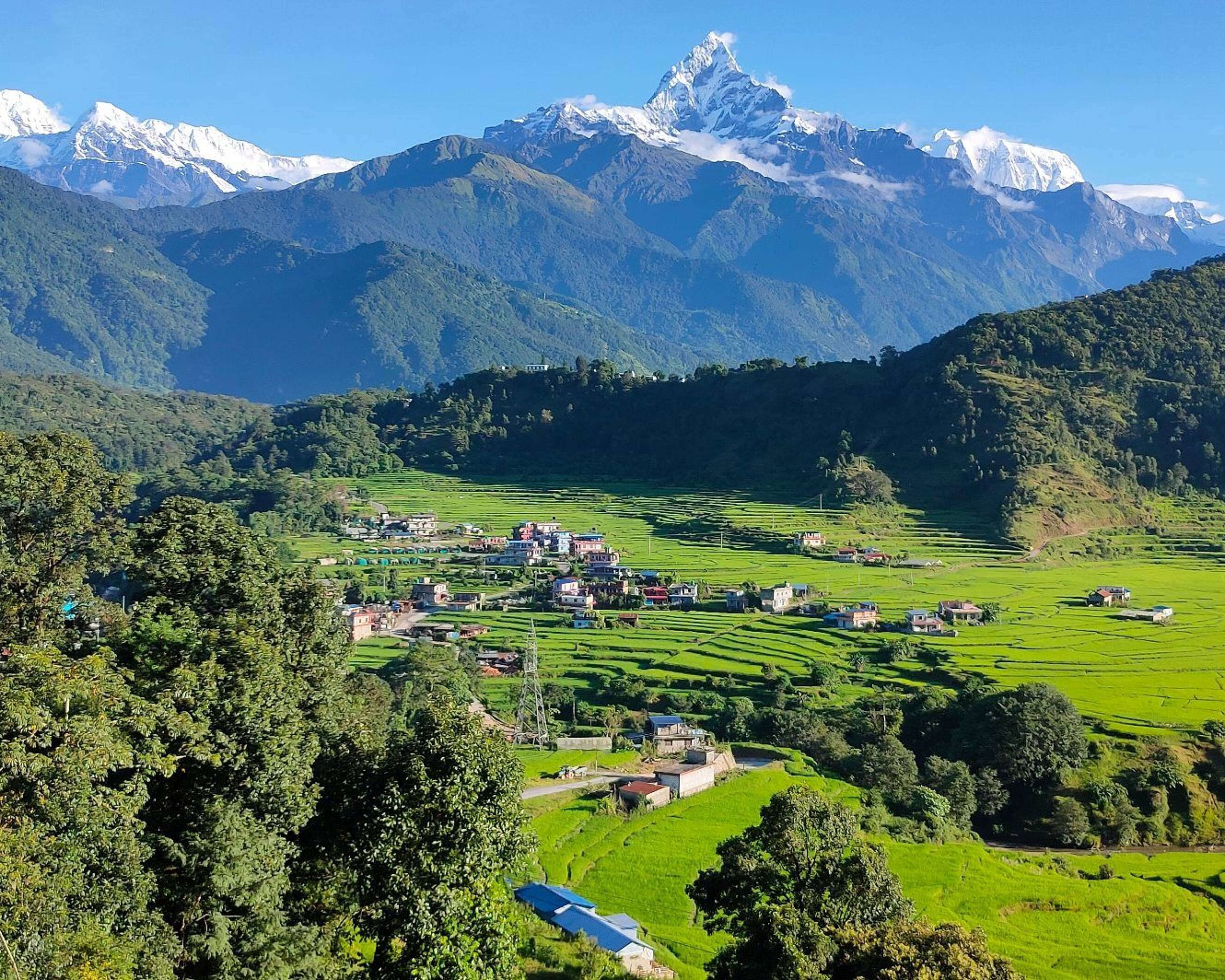 Malerisches Trekking in den Ausläufern des Himalayas