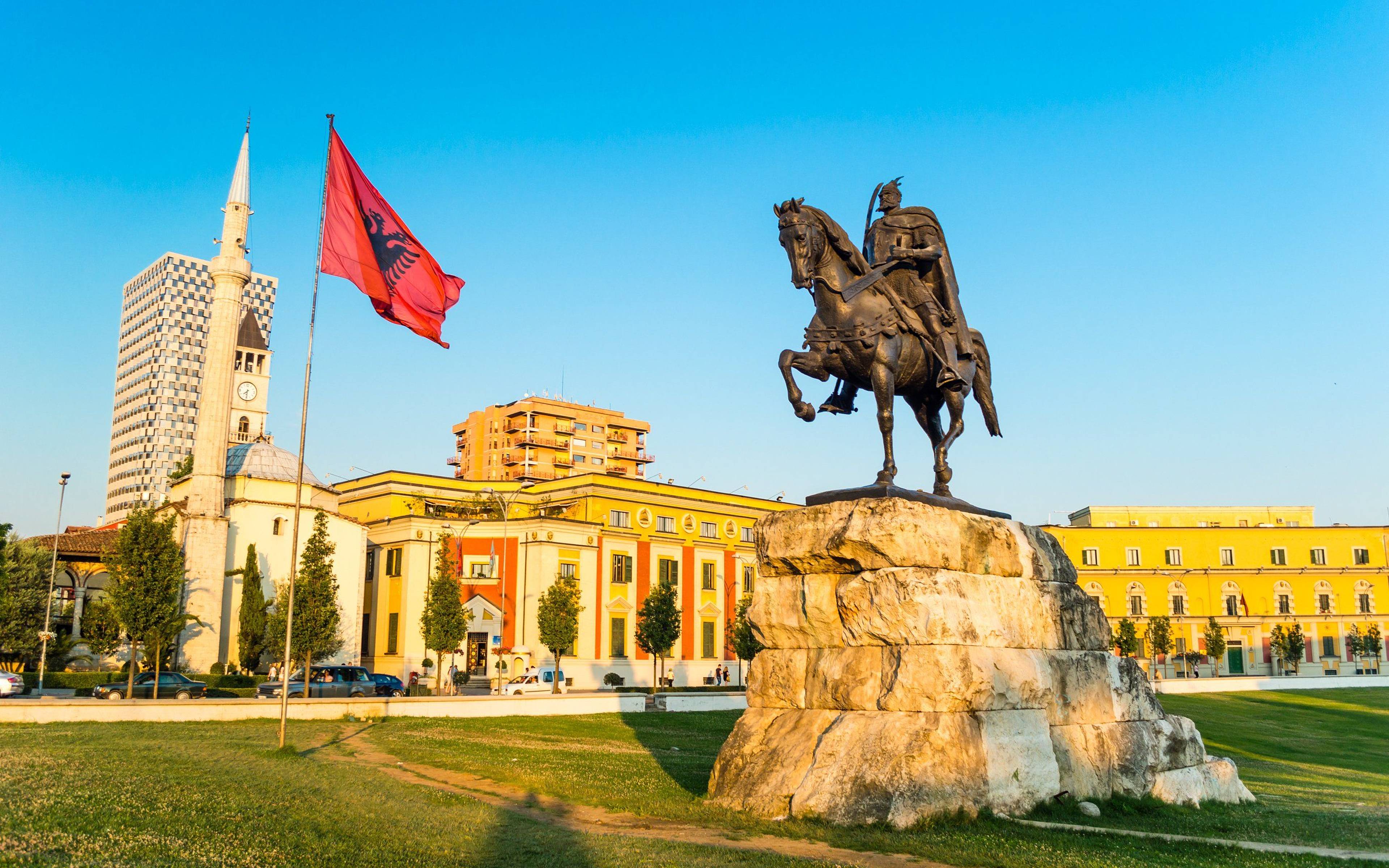 Auf Entdeckungstour durch Tirana