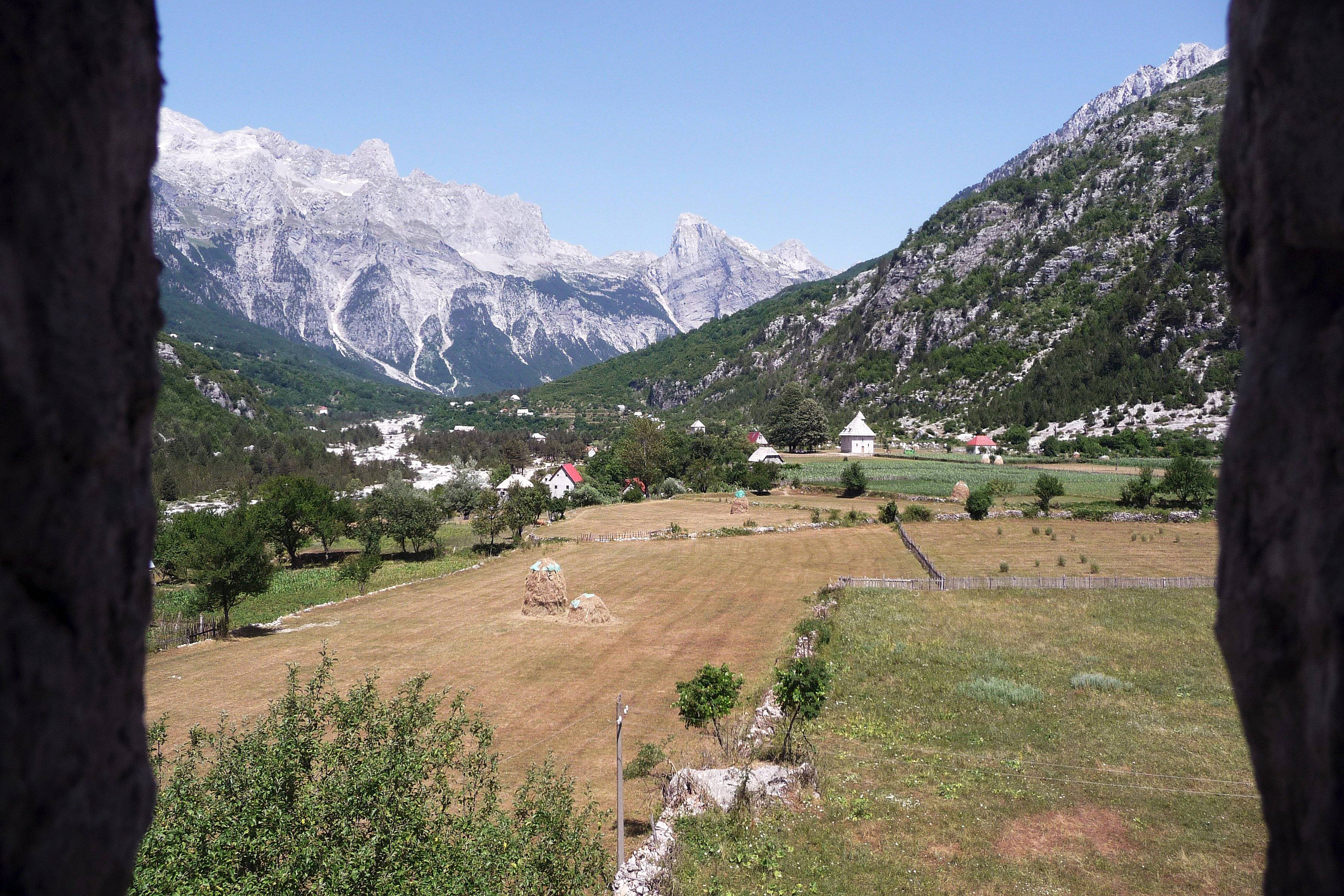 Explorando los Alpes albaneses a través del senderismo