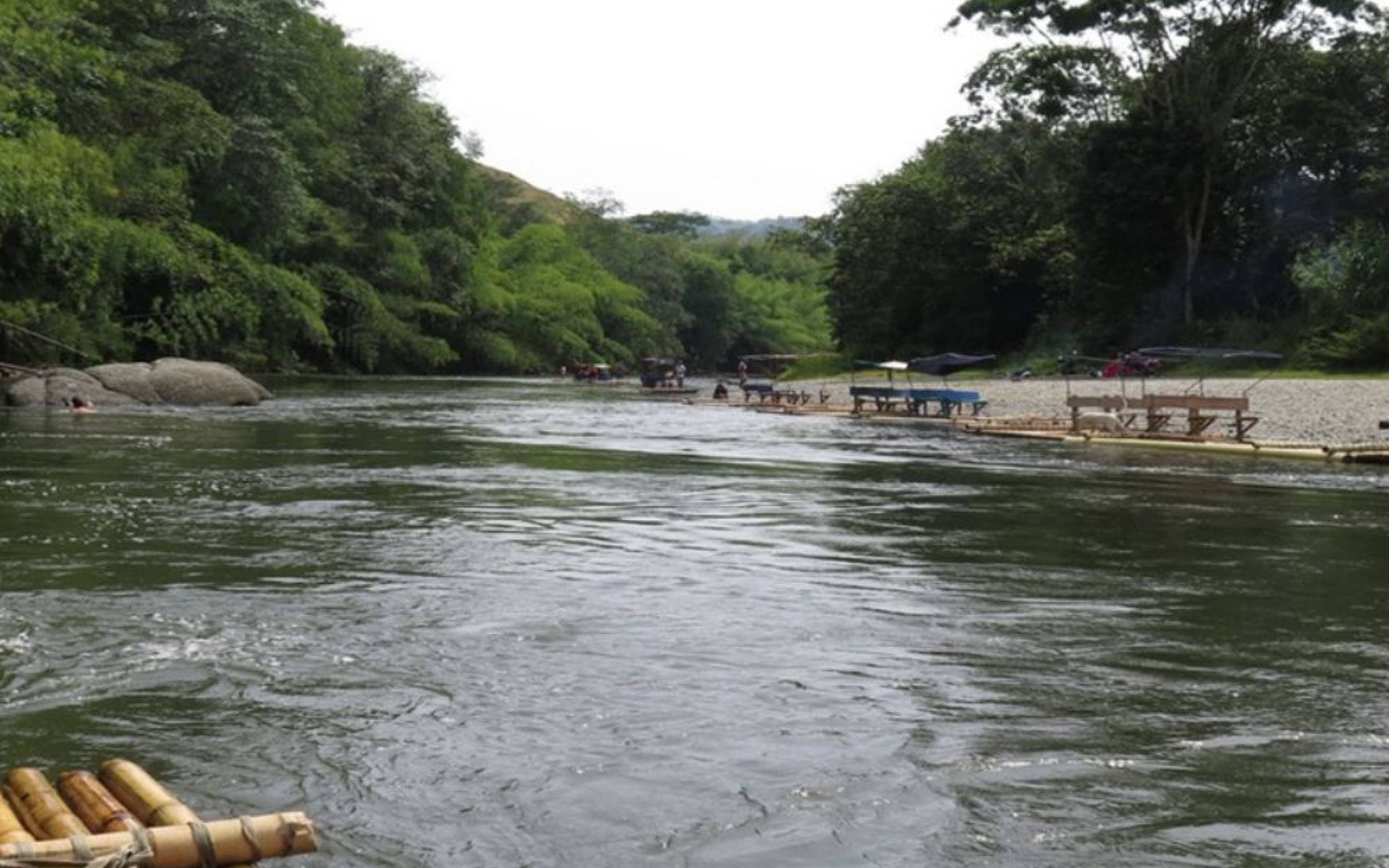 Balade en radeau sur le fleuve Quimbaya