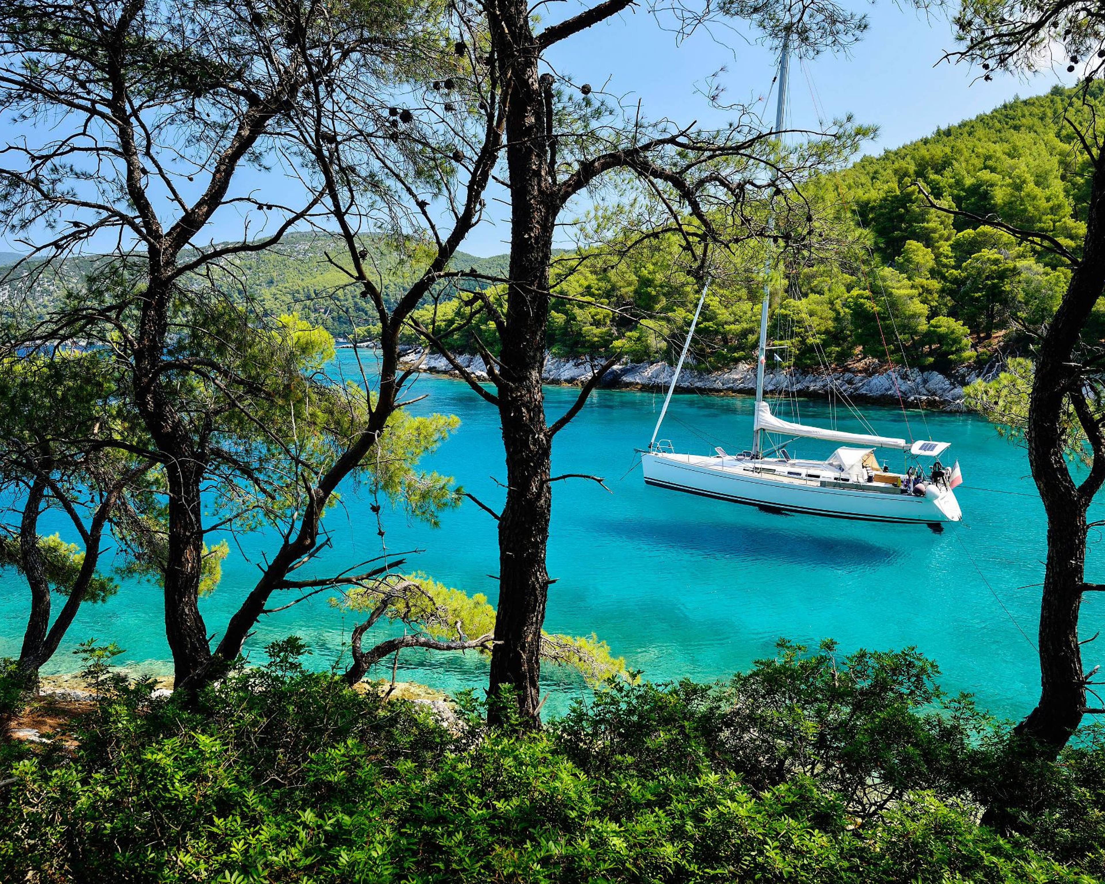 Croisière voilier aux îles Sporades : rencontres, dauphins et ports pittoresques