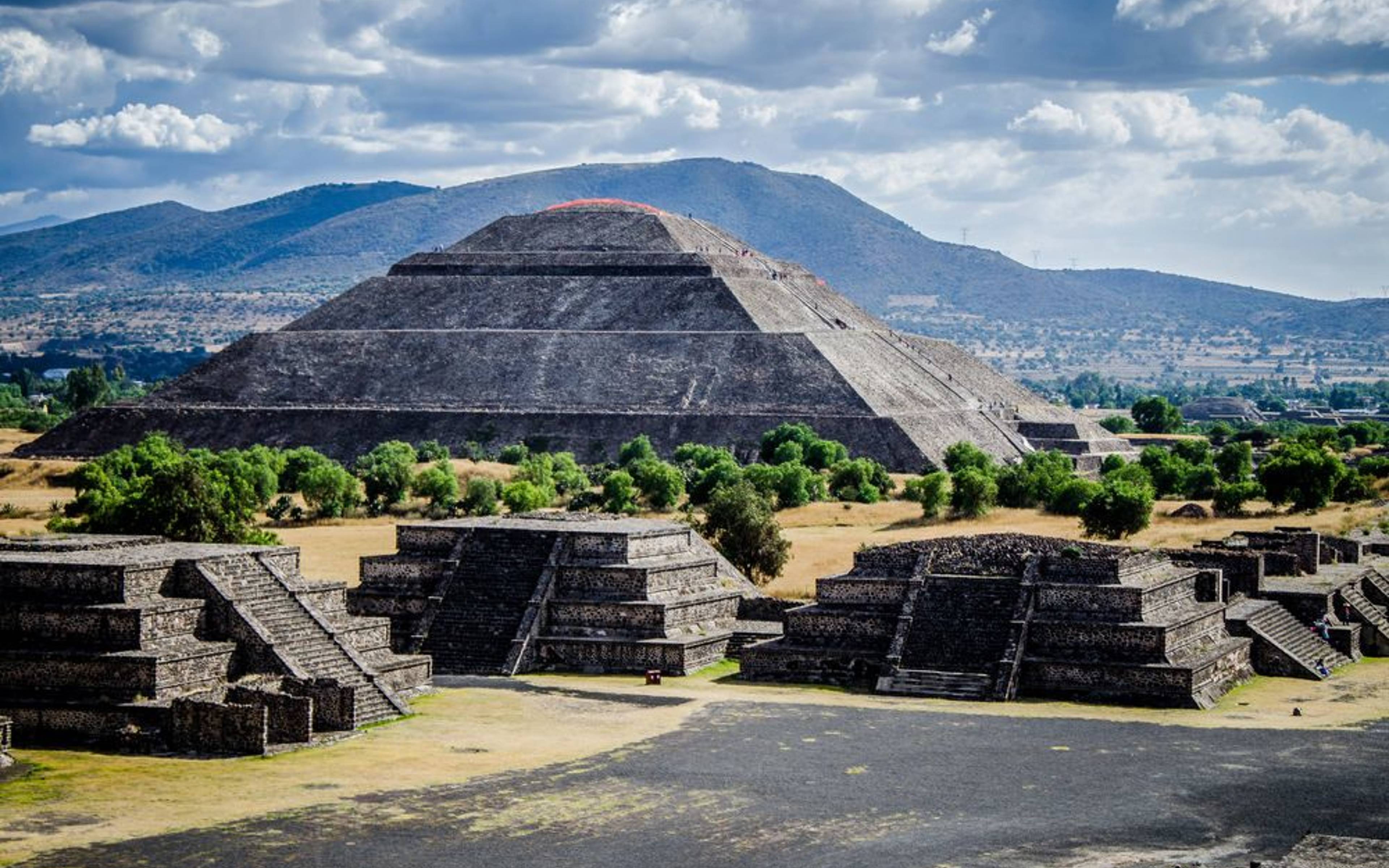 ​Pyramiden von Tenayuca, Tula und Teotihuacán