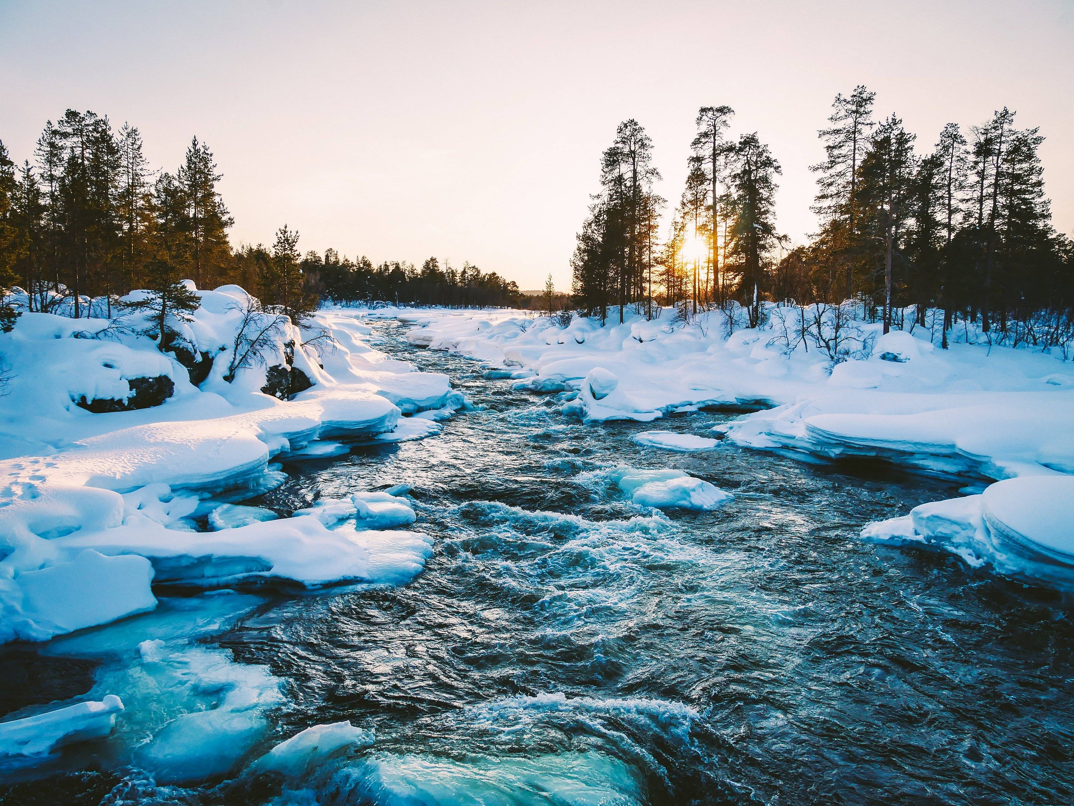 Am Ufer des unberührten Inari-Sees: Wintertraum im finnischen Lappland